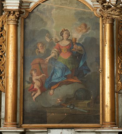 Zdjęcie nr 4: Nastawa architektoniczna, jednoosiowa, dwukondygnacyjna. Pierwsza kondygnacja ustawiona na cokole dekorowanym płycinami z wyodrębnioną parą prostopadłościanów oraz zewnętrznymi cokołami, flankowana parą kolumn o kapitelach kompozytowych dźwigających pełne belkowanie, wyłamane na ich osi, z architrawem i fryzem przerwanym polem obrazowym, oraz fragmenty przerwanego, falistego przyczółka, na którym znajduje się para puttów. Pole środkowe w całości wypełnione wnęką w formie stojącego prostokąta zamkniętego łukiem odcinkowym nadwieszonym z uskokiem, ujętą profilowaną ramą z obrazem Apoteozy św. Barbary. Kondygnacja flankowana uszami utworzonymi z ażurowego akantu. Druga kondygnacja ustawiona na niskim, profilowanym cokole, ujęta parą kolumn dźwigających fragmenty wyłamanego na ich osi belkowania. W polu wnęka w formie stojącego prostokąta zamkniętego łukiem półkolistym nadwieszonym, ujęta profilowaną ramą, z obrazem Modlitwy w Ogrojcu. Druga kondygnacja flankowana uszami utworzonymi z ażurowego akantu. Struktura polichromowana w kolorze jasnoszarym, profile, ornamentyka i kolumny złocone. 