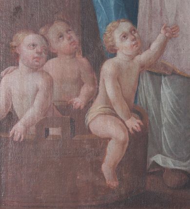 Zdjęcie nr 15: Ołtarz architektoniczny, dwukondygnacyjny, jednoosiowy. Ołtarz drewniany prostopadłościenny z drewnianą mensą i kamiennym portatylem. Dwukondygnacyjne retabulum ustawione na podwójnym i zdwojonym cokole, ujęte parą zdwojonych pilastrów wspierających wyłamujące się belkowanie. W polu głównym umieszczony jest obraz św. Mikołaja w płytkiej wnęce w kształcie stojącego prostokąta. Nad obrazem, w partii fryzu dwie uskrzydlone główki anielskie. Po bokach, na osi podpór, na wysokich cokołach ustawione są rzeźby: po lewej stronie św. Barbary, a po prawej według przekazów w literaturze św. Apolonii. Ponad nimi podwieszone ukośnie fragmenty fryzu ozdobione rozetami na ściankach bocznych, a od spodu szerokimi, zawiniętymi liśćmi akantu. Druga kondygnacja ustawiona na niskim cokole, ujęta parą zdwojonych pilastrów podtrzymujących przerwane belkowanie oraz wolutowy, odwrócony przyczółek, na którego szczycie usadzona jest para aniołków. W polu środkowym w ramie o kształcie stojącego prostokąta i ściętych narożach obraz św. Antoniego Padewskiego. Na osi podpór, na niskich cokołach ozdobionych rozetami ustawione są figury świętych królewiczów, zapewne. Ponad nimi podwieszone fragmenty fryzu, zdobione rozetami oraz z podwieszonymi szyszkami. Na szczycie retabulum niski cokolik, flankowany wolutami, zdobiony na przodzie rozetą z zatkniętym u góry krzyżem zakonu Bożogrobowców. Kondygnacje ujęte z lewej strony uszami: w dolnej suchym akantem, a w górnej akantem przeplecionym wstęgą, zdobioną cekinami. Kolorystyka struktury w kolorze jasnej zieleni, ornamentyka i detal architektoniczny złocone oraz srebrzone.
Napis na portatylu: „1963 d. 26 Jan. / celmus Ac erdemus Julianus / Groblicki, eppus tit philald / phiensis in arabia Auxil. Craco / ven, altare hoc portatile con / secravit et Reliquias Eses. Nn. /  brittcia rp. et florii in eo / inclusit” oraz podpisy piórem niebieskim oraz fragment pieczęci krakowskiej Bazyliki metropolitalnej.