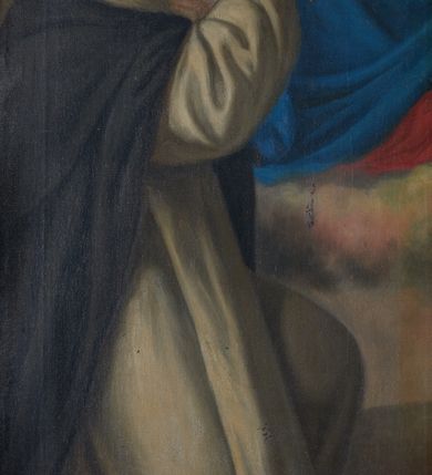 Zdjęcie nr 9: Ołtarz przyścienny, architektoniczny, dwukondygnacyjny, jednoosiowy. Mensa prostopadłościenna, antepedium haftowane w motyw kwiatowy z monogramem maryjnym. Na mensie architektoniczne, ujęte zdwojonymi, złoconymi kolumienkami tabernakulum z płaskorzeźbionym kielichem z hostią na drzwiczkach. W pierwszej kondygnacji obraz w kształcie stojącego prostokąta o uskokowo ściętych, górnych narożach z przedstawieniem Matki Boskiej Częstochowskiej oraz Matki Boskiej Różańcowej oraz św. Dominika i św. Katarzyny Sieneńskiej (na zasuwie). Kondygnacja ujęta umieszczonymi na postumentach, kręconymi, złoconymi  i srebrzonymi kolumnami o kompozytowych kapitelach ustawionymi na tle kanelowanych pilastrów. Podpory dźwigają pełne, wyłamane belkowanie zwieńczone wydatnym, profilowanym gzymsem. Na osiach podpór umieszczone pełnoplastyczne figury aniołów siedzących na obłokach. W drugiej kondygnacji obraz św. Antoniego Padewskiego w ramie zamkniętej łukiem półkolistym wyniesionym, z uskokiem. Szczyt w formie przerwanego przyczółka, na osi którego krzyż. Całość nastawy ujęta ażurowymi uszami uformowanymi z suchego akantu oraz wstęgi. Dekoracja akantowa, rozety, pola wypełnione kratą. Struktura nastawy w odcieniu ciemnej, morskiej zieleni, ornament złocony i srebrzony. Na portatylu nieczytelna odręczny napis z datą MDCCLXXII 1872.