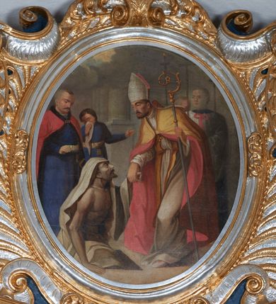 Zdjęcie nr 27: Ołtarz architektoniczny, trójosiowy, jednokondygnacyjny ze zwieńczeniem, na cokole. Mensa kamienna z portatylem. Antepedium proste, bez dekoracji, kamienne. Tabernakulum prostopadłościenne, ujęte pilastrami ustawionymi pod kątem, ze zwróconymi przeciwstawnie wolutami, zamiast trzonów, zwieńczone niepełnym belkowaniem. Drzwiczki w formie stojącego prostokąta zamkniętego łukiem półkolistym z krzyżem w polu. Retabulum ujęte parami pilastrów i kolumn o skręconych trzonach oraz kapitelach kompozytowych, dźwigających niepełne belkowanie z wydatnym gzymsem, wyłamanym w osiach podpór, przerwane w polu środkowym. Na gzymsie para puttów trzymających arma Christi. Osie boczne ustawione pod kątem względem lica ołtarza, w nich ustawiony dwie figury stojących aniołów. W polu środkowym ołtarza rama w formie stojącego prostokąta mieszcząca obraz św. Teresy z Lisieux. Zwieńczenie ołtarza w kształcie owalnego medalionu ujętego wydatnymi spływami wolutowymi. W polu owalny obraz przedstawiający wskrzeszenie Piotrowina. Kondygnacja pierwsza nastawy ujęta uszami utworzonymi z akantu. Cokoły podpór ozdobione z trzech stron płycinami z dekoracją roślinną w postaci liści i kwiatów. Na osi pilastrów cokoły podparte potrójną wolutą i parą girland owocowych. Trzony pilastrów i osie boczne dekorowane płycinami. Trzony kolumn zdobione ornamentem roślinnym. W polu środkowym ołtarza rama obrazu dekorowana akantem; u jej spodu akant i uskrzydlona główka anielska, zwieńczona akantem z palmetą. W zwieńczeniu profilowana rama dekorowana miejscami akantem, ujęta muszlą; woluty i lizeny zdobione kampanulami. Struktura ołtarza polichromowana na ciemnogranatowo ze złoconymi i srebrzonymi elementami architektonicznymi i ornamentyką.