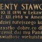 Zdjęcie nr 1: Epitafium w formie tablicy w kształcie leżącego prostokąta  z inskrypcją: „WALENTY STAWOWY / ur(odzony) 10. II. 1891 w ŁĘKAWICY / zm(arły) 2. XII. 1968 w Ameryce. / Dobrodziej tutejszego kościoła. / Za wszystko dobre, co dla nas / uczynił, daj mu Panie / światłość wiekuistą.”
