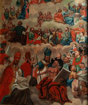 Zdjęcie nr 1: Obraz w formie stojącego prostokąta o falistym, wklęsło-wypukłym zamknięciu, ujęty profilowaną, złoconą ramą. Przedstawienie wielopostaciowe, na tle chmur, podzielone na strefy. W dolnej części wśród obłoków czterej ojcowie Kościoła i czterej ewangeliści z atrybutami, wyżej apostołowie, król Dawid i św. Barbara, w trzeciej strefie z lewej św. Józef, Matka Boska i św. Jan, pod krzyżem, pośrodku Adam i Ewa, z prawej Mojżesz z dekalogiem i postacie starotestamentowe. Najwyżej Bóg Ojciec, Chrystus z kulą świata i gołębica Ducha Świętego. Między wymienionymi najważniejszymi postacie mniej znaczących świetych, m.in. św. Floriana, św. Katarzyny ALeksandryjskiej, św. Jana Chrzciciela, św. Joachima, św. Anny. Kolorystyka intensywna, silne kontrasty, płaska plama barwna.