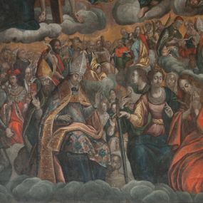 Zdjęcie nr 1: Obraz w formie stojącego prostokąta zamkniętego łukiem półkolistym. Kompozycja dwustrefowa. W górnej strefie na obłokach ukazane duże postacie tronującego Boga Ojca oraz Chrystusa i Marii, nad którymi unosi się gołębica Ducha Świętego. Po prawej stronie obrazu Bóg Ojciec siedzący na tronie, zwrócony w trzech czwartych w prawo, prawą rękę wyciąga przed siebie, lewą przytrzymuje jabłko królewskie na kolanie. Ukazany jako starzec, z długimi, siwymi brodą i włosami. Ubrany jest w niebieską tunikę oraz malowany na złoto wzorzysty płaszcz zarzucony na ramiona i zapięty pod szyją. Po lewej stronie obrazu Chrystus w pozycji stojącej, zwrócony w trzech czwartych w lewo, pochylony, w lewej wyciągniętej do przodu ręce trzyma koronę zamkniętą i berło, prawą przytrzymuje krzyż oparty o jego ramię. Ukazany jako dojrzały mężczyzna z krótką brązową brodą i włosami opadającymi na ramiona. Przez biodra ma zawiązane białe perizonium, na ramiona ma narzucony różowy płaszcz zawiązany pod szyją. Ciało ma wychudzone z zaznaczonymi śladami męki. Przy prawym boku Chrystusa klęczy Matka Boska, zwrócona w trzech czwartych w lewo, prawą rękę wyciąga przed siebie, lewą wskazuje na pierś. Twarz ma owalną, o dużych oczach, prostym nosie i pełnych ustach, okoloną jasnymi włosami. Ubrana jest w czerwoną suknię przepasaną w talii, niebieski płaszcz zarzucony na lewe ramie oraz biały welon na głowie. W górnej części obrazu, nad postaciami unosi się gołębica Ducha Świętego w glorii promienistej i w otoku z uskrzydlonych główek anielskich. Poniżej niewielka grupa archaniołów: Gabriela, Michała i Rafała. Pomiędzy Chrystusem a Bogiem, w tle ukazana grupa niewielkich postaci starotestamentowych i świętych: Mojżesza, Zachariasza, króla Dawida, Abrahama oraz św. Joachima i św. Józefa. Wszystkie postacie otoczone obłokami z uskrzydlonymi główkami anielskimi. W dolnej strefie kilka grup świętych siedzących i stojących pośród obłoków. Na pierwszym planie duże postacie św. Stanisława wskrzeszającego Piotrowina, za nim św. Wojciecha,  obok św. Katarzyny Aleksandryjskiej, św. Marii Magdaleny pokutującej, za nimi św. Agnieszki z barankiem oraz św. Anny. Pomiędzy Stanisławem a Agnieszką, w tle niewielkie postacie św. Sebastiana i św. Barbary. W lewej części obrazu św. Florian, św. Kazimierz i św. Jan Kanty. Za nimi grupa świętych zakonników, wśród nich św. Franciszek i św. Dominik. Przed nimi św. Jan Chrzciciel. Pośrodku, w tle grupa apostołów, pośród których można rozpoznać św. Piotra, św. Pawła, św. Macieja, św. Jakuba Większego, św. Andrzeja oraz czterech ewangelistów: św. Marka, św. Mateusza, św. Jana i św. Łukasza. Po ich lewej stronie św. Wawrzyniec i św. Szczepan. Po prawej stronie obrazu, na osobnym obłoku wyodrębniona grupa czterech ojców Kościoła: św. Grzegorza Wielkiego, św. Hieronima, św. Augustyna i św. Ambrożego. Wszystkie postacie ukazane na żółtym tle nieba. 







