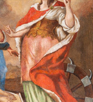 Zdjęcie nr 3: Obraz w formie stojącego prostokąta zamkniętego łukiem półkolistym nadwieszonym utworzonym z dwóch  akantowych wolut.  W centrum postać św. Katarzyny zwróconej trzy czwarte w prawo; lewą rękę unosi, trzymając krzyżyk, prawą wyciąga ku stojącym w lewej części obrazu postaciom. Twarz pełna o podkreślonych łukach brwiowych i nosie; włosy upięte z tyłu głowy, dekorowane sznurami pereł, na głowie ma diadem. Święta ubrana jest w zieloną suknię spodnią, białą koszulę i różową spódnicę, złoty gorset, a także czerwony płaszcz podbity gronostajem, zapięty na lewym ramieniu fibulą. Poniżej, przy jej lewym boku leżą atrybuty męczeństwa: koło oraz miecz. Po lewej stronie grupa mężczyzn w turbanach na głowach. Poniżej siedzący starzec, trzymający na kolanach rozwinięty zwój. Scena na tle krajobrazu oraz skłębionego nieba, rozjaśnionego glorią wokół głowy świętej. W górnej części obrazu postacie anielskie. Kolorystyka dzieła intensywna, żywa utrzymana w odcieniach czerwieni i  brązów. Rama drewniana, profilowana, złocona.