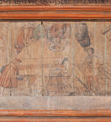 Zdjęcie nr 1: Prospekt organowy prostopadłościenny, z wydzielonym cokołem, jednoosiowy, jednokondygnacyjny. Część cokołowa podzielona prostokątnymi płycinami. Cześć górna z piszczałkami od czoła lekko wypukła, zwieńczona trójkątnie, ujęta rzeźbioną kotarą zakończoną frędzlami, podwiązaną pośrodku i po bokach złotymi sznurami. Poniżej, pośrodku aplikowana dekoracja z motywem liry przeplecionej gałązką oliwną. Na bokach prospektu ramy wypełnione ukośną kratką. Całość struktury polichromowana na jasnozielony kolor, profilowania ciemnobrązowe, detal architektoniczny pozłacany