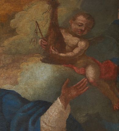 Zdjęcie nr 7: Obraz w kształcie prostokąta stojącego z przedstawieniem Piety. W centrum kompozycji Matka Boska ze zmarłym Chrystusem złożonym na jej kolanach. Maria ukazana en face, w pozycji siedzącej, z rozłożonymi szeroko rękoma, z mieczem wbitym w pierś. Głowa lekko skierowana w prawo i ku górze. Ubrana w długą, jasnoróżową suknię z długimi rękawami, granatowy płaszcz przewieszony przez lewe ramię i otulający jej nogi oraz brązowy welon na głowie. Twarz owalna z szerokim, długim nosem, małymi i drobnymi ustami oraz dużymi oczami skierowanym ku górze. Na jej kolanach złożone martwe ciało Chrystusa. Chrystus zwrócony en trois quarts w lewo, z prawą ręką przełożoną przez kolano Marii, a lewą ułożoną na lewym udzie. Głowę ma przechyloną na prawe ramię, z zastygłym wyrazem bólu, oczy zamknięte, usta lekko rozchylone, długi i szeroki nos. Twarz okala krótko przystrzyżona, ciemnobrązowa broda. Chrystus przewiązany w pasie szarym perizonium, którego końce w obfitych fałdach spływają na ziemię. Po obu stronach Chrystusa dwa aniołki trzymają w rękach gwoździe. Aniołek po prawej stronie obrazu, ukazany z lewego profilu, w pozycji klęczącej, prawą ręką ociera łzy, a w lewej trzyma gwóźdź. Aniołek po lewej stronie zwrócony jest en trois quarts w lewo, ukazany w pozycji półleżącej, z gwoździem unoszonym w lewym ręku, głową skierowaną w prawo. W dolnej partii obrazu rozrzucone Narzędzia Męki Pańskiej: korona cierniowa, titulus z literami I.N.R.I., gwoździe, młotek i obcęgi. Całość ukazana na tle dużego, prostego krzyża w kolorze brązowym. W górnej części obrazu ukazane zostały aniołki z Arma Christii oraz główki anielskie pośród obłoków.