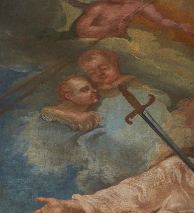 Zdjęcie nr 5: Obraz w kształcie prostokąta stojącego z przedstawieniem Piety. W centrum kompozycji Matka Boska ze zmarłym Chrystusem złożonym na jej kolanach. Maria ukazana en face, w pozycji siedzącej, z rozłożonymi szeroko rękoma, z mieczem wbitym w pierś. Głowa lekko skierowana w prawo i ku górze. Ubrana w długą, jasnoróżową suknię z długimi rękawami, granatowy płaszcz przewieszony przez lewe ramię i otulający jej nogi oraz brązowy welon na głowie. Twarz owalna z szerokim, długim nosem, małymi i drobnymi ustami oraz dużymi oczami skierowanym ku górze. Na jej kolanach złożone martwe ciało Chrystusa. Chrystus zwrócony en trois quarts w lewo, z prawą ręką przełożoną przez kolano Marii, a lewą ułożoną na lewym udzie. Głowę ma przechyloną na prawe ramię, z zastygłym wyrazem bólu, oczy zamknięte, usta lekko rozchylone, długi i szeroki nos. Twarz okala krótko przystrzyżona, ciemnobrązowa broda. Chrystus przewiązany w pasie szarym perizonium, którego końce w obfitych fałdach spływają na ziemię. Po obu stronach Chrystusa dwa aniołki trzymają w rękach gwoździe. Aniołek po prawej stronie obrazu, ukazany z lewego profilu, w pozycji klęczącej, prawą ręką ociera łzy, a w lewej trzyma gwóźdź. Aniołek po lewej stronie zwrócony jest en trois quarts w lewo, ukazany w pozycji półleżącej, z gwoździem unoszonym w lewym ręku, głową skierowaną w prawo. W dolnej partii obrazu rozrzucone Narzędzia Męki Pańskiej: korona cierniowa, titulus z literami I.N.R.I., gwoździe, młotek i obcęgi. Całość ukazana na tle dużego, prostego krzyża w kolorze brązowym. W górnej części obrazu ukazane zostały aniołki z Arma Christii oraz główki anielskie pośród obłoków.