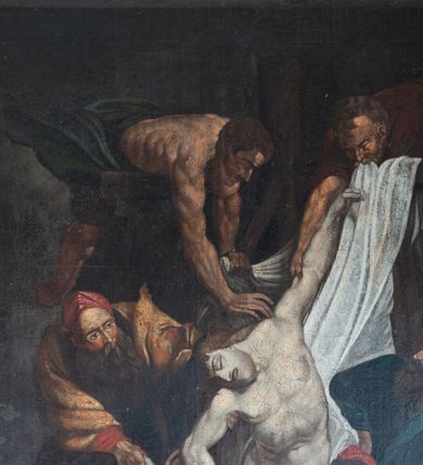 Zdjęcie nr 4: Wielofigurowa dynamiczna scena o kompozycji przekątniowej ukazująca zdjęcie ciała martwego Chrystusa z krzyża. Jest to odtworzenie obrazu środkowego tryptyku przechowywanego w kaplicy arkenbuzerów w katedrze w Antwerpii, namalowanego przez P.P. Rubensa w roku 1614.