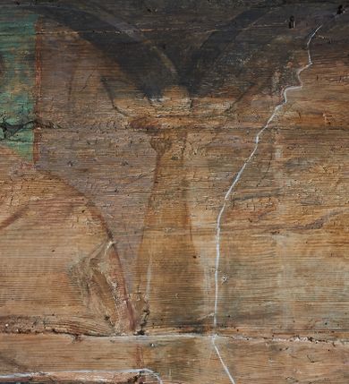 Zdjęcie nr 31: Prezbiterium. Strop pokryty dekoracją malarską imitującą kasetony wypełnione rozetami oraz umieszczonymi pomiędzy nimi krzyżami wypełnionymi liśćmi na ramionach i rozetami na skrzyżowaniu. Na ścianach bocznych prezbiterium, w arkadach podtrzymywanych przez kolumny popiersia apostołów oraz popiersia mężczyzn w strojach szlacheckich ukazane na tle zielonych obić (genealogia Chrystusa). Pod nimi fryz z łacińskimi napisami od dołu zdobiony girlandami z uskrzydlonymi główkami anielskimi oraz puklowanymi wazami. Na ścianach również herby: m.in. Łabędź, Jastrzębiec.  Nawa główna. Strop pokryty dekoracją malarską imitującą kasetony z rozetami. Na ścianach bocznych nawy głównej: na ścianie północnej cykl pasyjny w kwadratowych obramieniach z przedstawieniami: Modlitwa w Ogrojcu, Biczowanie Chrystusa, Chrystus Umęczony, Ecce Homo, Upadek pod krzyżem oraz słabo czytelny cykl maryjny z przedstawieniami: Zwiastowanie, Boże Narodzenie, Hołd Trzech Króli oraz Ucieczka do Egiptu i Rzeź niewiniątek, Jezus nauczający w świątyni. Na ścianie południowej nawy w arkadach umieszczono przedstawienia św. Wojciecha z wiosłem i św. Stanisława z Piotrowinem. Na balustradzie chóru muzycznego zachowały się częściowo trzy sceny ilustrujące przypowieść o bogaczu i Łazarzu oraz data: 1562. Kolorystyka pastelowa z przewagą zieleni, beżu i czerwieni z mocno zaznaczonymi konturami.