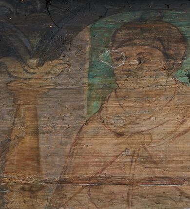 Zdjęcie nr 26: Prezbiterium. Strop pokryty dekoracją malarską imitującą kasetony wypełnione rozetami oraz umieszczonymi pomiędzy nimi krzyżami wypełnionymi liśćmi na ramionach i rozetami na skrzyżowaniu. Na ścianach bocznych prezbiterium, w arkadach podtrzymywanych przez kolumny popiersia apostołów oraz popiersia mężczyzn w strojach szlacheckich ukazane na tle zielonych obić (genealogia Chrystusa). Pod nimi fryz z łacińskimi napisami od dołu zdobiony girlandami z uskrzydlonymi główkami anielskimi oraz puklowanymi wazami. Na ścianach również herby: m.in. Łabędź, Jastrzębiec.  Nawa główna. Strop pokryty dekoracją malarską imitującą kasetony z rozetami. Na ścianach bocznych nawy głównej: na ścianie północnej cykl pasyjny w kwadratowych obramieniach z przedstawieniami: Modlitwa w Ogrojcu, Biczowanie Chrystusa, Chrystus Umęczony, Ecce Homo, Upadek pod krzyżem oraz słabo czytelny cykl maryjny z przedstawieniami: Zwiastowanie, Boże Narodzenie, Hołd Trzech Króli oraz Ucieczka do Egiptu i Rzeź niewiniątek, Jezus nauczający w świątyni. Na ścianie południowej nawy w arkadach umieszczono przedstawienia św. Wojciecha z wiosłem i św. Stanisława z Piotrowinem. Na balustradzie chóru muzycznego zachowały się częściowo trzy sceny ilustrujące przypowieść o bogaczu i Łazarzu oraz data: 1562. Kolorystyka pastelowa z przewagą zieleni, beżu i czerwieni z mocno zaznaczonymi konturami.