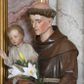 Zdjęcie nr 1: Rzeźba pełna przedstawiająca stojącego św. Antoniego Padewskiego z Dzieciątkiem Jezus. Święty ukazany w delikatnym kontrapoście, z głową lekko pochyloną. Oczy ma opuszczone, nos prosty, usta wąskie, na głowie tonsurę, włosy ciemne. Święty jest ubrany w brązowy habit franciszkański przepasany jasnym sznurem z węzłami. Na prawej ręce trzyma księgę, na której siedzi ubrane w białą sukienkę Dzieciątko, w lewej kwiat lilii. Polichromia w partiach ciała naturalistyczna.