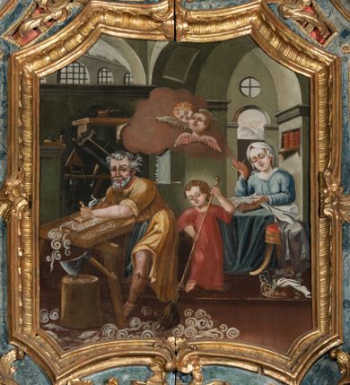 Zdjęcie nr 11: Ołtarz architektoniczny, jednoosiowy, jednokondygnacyjny ze zwieńczeniem, na cokole. Mensa drewniana umieszczona na drewnianej tumbie o wklęsło-wypukłych bokach. Antependium dekorowane rocaille’owym kartuszem z rytym gorejącym sercem, brzegi zdobione rocaille’em. W predelli przeszklona trumienka z figurą św. Jana Nepomucena, w profilowanej, złoconej ramie, na rocaillowej podstawie. Nastawa ujęta parami występujących do przodu filarów: wewnętrzne filary opięte pilastrami; zewnętrzne filary z wolutami zamiast trzonów, z figurami aniołów. Podpory dźwigają pełne belkowanie, przerwane nad polem środkowym. W polu nisza w kształcie stojącego prostokąta zamkniętego trójbocznie, w której obraz Święta Rodzina w profilowanej ramie. Przy filarach od wewnątrz rocaille’owe konsole z figurami św. Doroty i św. Katarzyny Aleksandryjskiej. Zwieńczenie w formie aedikuli zbliżonej do kwadratu o fantazyjnym wklęsło-wypukłym zamknięciu; ujęte pilastrami przechodzącymi w spływy wolutowe, opadające na belkowanie, tworzące postumenty dla figur św. Stefana i św. Emeryka. W polu zwieńczenia obraz z przedstawieniem Świętej Rodziny przy pracy, w kształcie kwadratu o wklęsłych narożach, w profilowanej ramie. Zwieńczenie zamknięte glorią promienistą z literami IHS w otoczeniu obłoków; na osi pilastrów rokokowe wazony z różami.W partii cokołów kanony w rocaille’owych ramach. Trzony pilastrów i woluty dekorowane rocaille’owymi płycinami, we fryzie rocaille. Nisza w polu środkowym ujęta rocaille’ami, zwieńczona mitrą książęcą, flankowana przez parę uskrzydlonych główek anielskich. Woluty zwieńczenia dekorowane motywami rocaille’ów. Rama obrazu w polu ujęta małżowiną, ornamentem roślinnym i rocaille’ami. Struktura marmoryzowana w odcieniu jasnoniebieskim, podpory, tumba i cokoły w odcieniu kości słoniowej; ornamentyka i profile złocone.