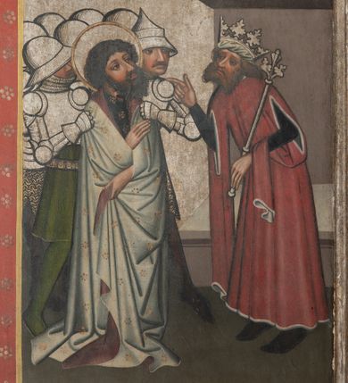 Zdjęcie nr 3: Jedno dwustronnie malowane skrzydło ołtarzowe o kształcie stojącego prostokąta. Na awersie cztery sceny z życia i działalności św. Bartłomieja Apostoła w Indiach: Uzdrowienie córki króla Polemiusza, Wypędzenie diabła ze świątyni, Chrzest króla Polemiusza i jego dworu oraz Pojmanie św. Bartłomieja. Na rewersie Modlitwa w Ogrojcu. Na fragmencie części środkowej (2/3 całości) umieszczono dwie sceny męczeństwa świętego oraz duże całopostaciowe przedstawienie św. Bartłomieja stojącego frontalnie na tle wzorzystej tkaniny. Twarz szeroka okolona czarnymi kędzierzawymi włosami i takąż brodą. Ubrany w długą ciemną suknię, spod której u dołu widać tylko czubki czerwonych spiczastych butów. Okryty białym płaszczem z czerwoną podszewką. Ręce ugięte w łokciach, w prawej dłoni nóż (narzędzie męki), w lewej oprawna księga.  