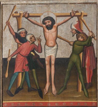 Zdjęcie nr 6: Jedno dwustronnie malowane skrzydło ołtarzowe o kształcie stojącego prostokąta. Na awersie cztery sceny z życia i działalności św. Bartłomieja Apostoła w Indiach: Uzdrowienie córki króla Polemiusza, Wypędzenie diabła ze świątyni, Chrzest króla Polemiusza i jego dworu oraz Pojmanie św. Bartłomieja. Na rewersie Modlitwa w Ogrojcu. Na fragmencie części środkowej (2/3 całości) umieszczono dwie sceny męczeństwa świętego oraz duże całopostaciowe przedstawienie św. Bartłomieja stojącego frontalnie na tle wzorzystej tkaniny. Twarz szeroka okolona czarnymi kędzierzawymi włosami i takąż brodą. Ubrany w długą ciemną suknię, spod której u dołu widać tylko czubki czerwonych spiczastych butów. Okryty białym płaszczem z czerwoną podszewką. Ręce ugięte w łokciach, w prawej dłoni nóż (narzędzie męki), w lewej oprawna księga.  