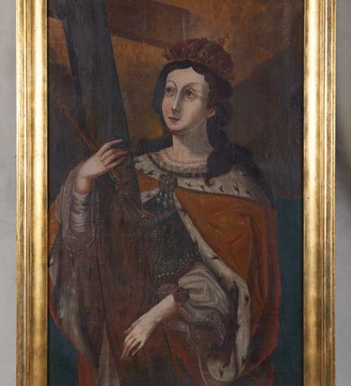 Zdjęcie nr 3: Obraz w kształcie stojącego prostokąta. W centrum kompozycji św. Helena ukazana w półpostaci, zwrócona trzy czwarte w prawo z wysokim krzyżem, który podtrzymuje rękami po swojej prawej stronie, w prawej dłoni trzyma złocone i kameryzowane berło. Twarz owalna z drobnymi ustami, długim i wąskim nosem, wzrokiem skierowanym w prawą stronę obrazu, półkoliście zarysowanymi brwiami, okolona długimi i ciemnobrązowymi włosami, które opadają na plecy i lewe ramię. Święta jest ubrana w strój królewski: bogato dekorowaną suknię z bufiastymi rękawami, czerwony płaszcz z gronostajową podszewką i pelerynką, spięty na piersi ozdobną broszą. Na głowie ma założoną koronę w typie zamkniętym, na szyi sznur pereł, a na uszach złote kolczyki z niebieskimi kamieniami. W tle krajobraz w tonacji brązowo-niebieskiej, z widoczną w połowie obrazu linią horyzontu oraz żółtobrązowym niebem. Rama drewniana, profilowana i złocona.