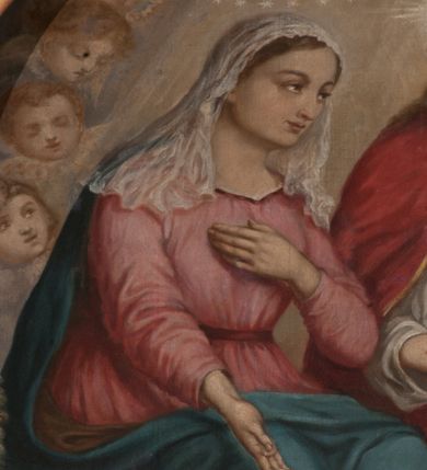 Zdjęcie nr 6: Obraz klęczącego przed ołtarzem św. Franciszka, któremu ukazuje się siedzący w chmurach Jezus i Maria w otoczeniu aniołów. Maria zwrócona w trzech czwartych w lewo, ukazana w różowej sukni, niebieskim płaszczu i z białym welonem na głowie oraz wieńcem z gwiazd. Prawa ręka wyciągnięta w stronę świętego, lewa przyłożona do piersi. Chrystus o długich, brązowych włosach i krótkim zaroście, ukazany frontalnie, w białej luźniej szacie i czerwonym płaszczu spiętym broszą i z krzyżowym promienistym nimbem nad głową. Lewa ręka lekko uniesiona do góry, prawa spoczywa na kolanie. Święty Franciszek ukazany tyłem do widza, z twarzą z profilu, uniesioną w stronę Marii, z rozłożonymi rękoma. Ubrany w brązowy habit franciszkański, przepasany podwójnym sznurem. Wokół Marii i Jezusa aniołowie w różnych pozach i główki aniołów. 