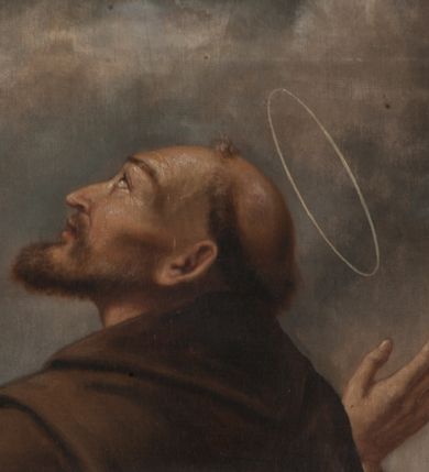 Zdjęcie nr 7: Obraz klęczącego przed ołtarzem św. Franciszka, któremu ukazuje się siedzący w chmurach Jezus i Maria w otoczeniu aniołów. Maria zwrócona w trzech czwartych w lewo, ukazana w różowej sukni, niebieskim płaszczu i z białym welonem na głowie oraz wieńcem z gwiazd. Prawa ręka wyciągnięta w stronę świętego, lewa przyłożona do piersi. Chrystus o długich, brązowych włosach i krótkim zaroście, ukazany frontalnie, w białej luźniej szacie i czerwonym płaszczu spiętym broszą i z krzyżowym promienistym nimbem nad głową. Lewa ręka lekko uniesiona do góry, prawa spoczywa na kolanie. Święty Franciszek ukazany tyłem do widza, z twarzą z profilu, uniesioną w stronę Marii, z rozłożonymi rękoma. Ubrany w brązowy habit franciszkański, przepasany podwójnym sznurem. Wokół Marii i Jezusa aniołowie w różnych pozach i główki aniołów. 