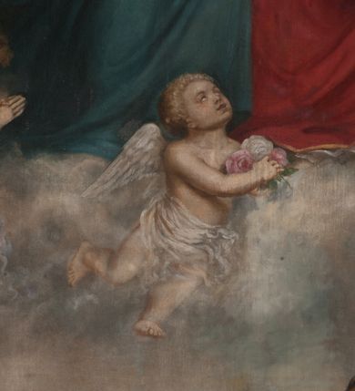 Zdjęcie nr 11: Obraz klęczącego przed ołtarzem św. Franciszka, któremu ukazuje się siedzący w chmurach Jezus i Maria w otoczeniu aniołów. Maria zwrócona w trzech czwartych w lewo, ukazana w różowej sukni, niebieskim płaszczu i z białym welonem na głowie oraz wieńcem z gwiazd. Prawa ręka wyciągnięta w stronę świętego, lewa przyłożona do piersi. Chrystus o długich, brązowych włosach i krótkim zaroście, ukazany frontalnie, w białej luźniej szacie i czerwonym płaszczu spiętym broszą i z krzyżowym promienistym nimbem nad głową. Lewa ręka lekko uniesiona do góry, prawa spoczywa na kolanie. Święty Franciszek ukazany tyłem do widza, z twarzą z profilu, uniesioną w stronę Marii, z rozłożonymi rękoma. Ubrany w brązowy habit franciszkański, przepasany podwójnym sznurem. Wokół Marii i Jezusa aniołowie w różnych pozach i główki aniołów. 