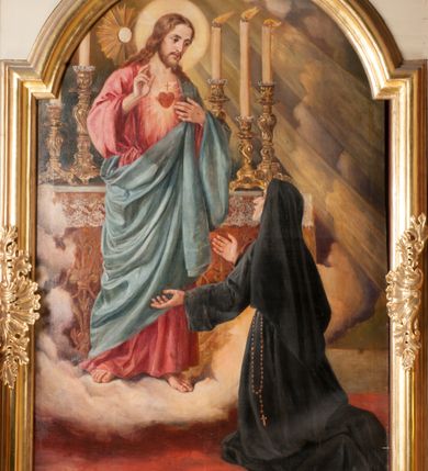 Zdjęcie nr 4: Nastawa architektoniczna, jednoosiowa, jednokondygnacyjna, ze zwieńczeniem, ustawiona na dwustrefowym cokole z wyodrębnionymi prostopadłościanami i konsolami. Ołtarz kamienny, prostopadłościenny, z kamienną mensą z portatylem. Antepedium kamienne, ujęte opaską, z rzeźbionymi maswerkami w polu. Nastawa flankowana parą opilastrowanych filarów, o kanelowanych trzonach i kapitelach kompozytowych, ustawionych pod kątem na zewnątrz, dekorowanych kwiatowymi zwisami, dźwigających pełne belkowanie wyłamane na ich osi oraz fragmenty falistego, przerwanego przyczółka z figurami aniołów. Na tle filarów ustawione figury św. Piotra i św. Pawła. Niemal całe pole główne wypełnione wnęką w formie stojącego prostokąta zamkniętego łukiem półkolistym nadwieszonym ujętą profilowaną ramą dekorowaną rocaille&#039;m, z mniejszym obrazem Rodziny Marii ze św. Janem Chrzcicielem, w osobnej, profilowanej ramie. Nad nim, w partii belkowania rocaille&#039;owy kartusz z napisem „REGNI / ET PROTECTORIBUS”. Zwieńczenie w formie leżącego prostokąta zamkniętego fragmentem falistego gzymsu. W polu obraz św. Jacka i bł. Czesława w kształcie trapezu o wklęsłych bokach, zamkniętego łukiem segmentowym nadwieszonym, ujęty ramą; flankowany dwiema parami uskrzydlonych główek anielskich. Zwieńczenie zamknięte medalionem z napisem „CHRISTI / FAMILIAE” w otoku z obłoków i uskrzydlonych główek anielskich, w glorii promienistej. Nastawa polichromowana w kolorze beżowym z detalami malowanymi na sposób imitujący jasnoróżowy marmur, ornamentyka i profile złocone. 
