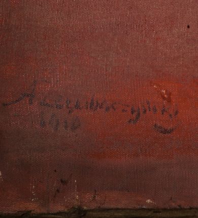 Zdjęcie nr 7: Obraz w formie stojącego prostokąta zamkniętego łukiem półkolistym nadwieszonym z przedstawieniem św. Małgorzaty klęczącej przed Chrystusem na tle ołtarza. Święta ukazana tyłem, zwrócona w trzech czwartych w prawo, z uniesioną głową i rozłożonymi na boki rękami. Ubrana jest w czarny habit przepasany w talii, z zawieszonym przy boku różańcem, na głowie ma czarny welon. Przed nią, pośród obłoków unosi się Chrystus, ukazany w całej postaci, zwrócony w trzech czwartych w lewo, z pochyloną głową. Prawą rękę unosi w geście błogosławieństwa, lewą wskazuje na unoszące się na tle jego piersi gorejące serce. Twarz ma pociągłą, o łagodnych rysach, okoloną krótką brodą i jasnymi włosami opadającymi na ramiona. Wokół głowy ma nimb zamknięty. Ubrany jest w jasnoróżową tunikę oraz przepasany diagonalnie przez lewe ramię jasnoniebieski płaszcz. Za Chrystusem ołtarz przykryty koronkowym obrusem, na którym stoi monstrancja i pięć lichtarzy z zapalonymi świecami. W tle obłoki i diagonalnie padające wiązki promieni. W lewym dolnym rogu sygnatura „A(ntoni) Zembaczyńsky / 1910”. Obraz ujęty profilowaną, złoconą ramą dekorowaną po bokach rocaille'em. 
