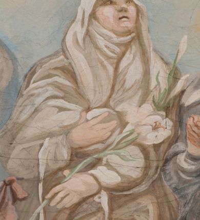 Zdjęcie nr 129: Iluzjonistyczną dekoracją malarską pokryto ściany kaplicy oraz strefę ponadcokołową: ściany tarczowe, pendentywy wokół stiukowych kartuszy herbowych oraz czaszę kopuły i wnętrze latarni. Ściany dolnej części podzielono na dwie strefy. Dolną tworzą zlokalizowane w narożach ścian iluzjonistycznie malowane pary nisz o konchach wypełnionych muszlą. W niszach ukazano osiem stojących frontalnie postaci starców, bez atrybutów i nimbów. Zapewne w ten sposób przedstawiono proroków lub apostołów. Każda z postaci ubrana jest w tunikę oraz płaszcz. Różnicuje je jedynie układ rąk, sposób kształtowania zarostu oraz kolorystyka szat. W drugiej strefie w przyłuczach arkad ukazano całopostaciowe przedstawienia uskrzydlonych aniołów trzymających narzędzia męki Pańskiej. Na ścianie wschodniej anioł prezentuje chustę Weroniki (z prawej) oraz latarnię (z lewej). Po bokach wejścia do kaplicy na ścianie północnej po prawej stronie anioł trzyma lancę i koronę cierniową, a po lewej krzyż. Z kolei na ścianie wschodniej po prawej ukazano anioła z drabiną, a po lewej z gąbką na trzcinie. Natomiast na ścianie południowej, po obu stronach zwieńczenia nagrobka, przedstawiono z prawej anioła z włócznią, a po lewej anioła z wiązką do biczowania. W tej strefie bezpośrednio przy łukach arkad wyobrażono leżące postacie geniuszy malowanych w technice en grisaille. Pod arkadą na ścianie wschodniej (ołtarzowej), ukazano dolną część owalnego jasno ugrowego baldachimu z lambrekinem i zielone, opadające paludamentum, rozsuwane kotarowo przez dwa uskrzydlone anioły. Dekoracja stanowi oprawę dla wiszącego tu obrazu Matki Boskiej z Dzieciątkiem w bogato rzeźbionej ramie. Z kolei na ścianie zachodniej wyobrażono monumentalną scenę Zdjęcia z krzyża. Jest to zwarta kompozycja ogniskująca się na wysokim drewnianym krzyżu, z którego ściągane jest martwe ciało Chrystusa. Z dwóch stron dłuższych ramion krzyż podtrzymują dwaj aniołowie. Ciało Jezusa opuszczane jest na białym pasie tkaniny przewiązanym pod jego ramionami. Chrystus ze zwisającą głową ma ręce ułożone wzdłuż ciała. Biodra przepasane ma białym perizonium. Jego skrzyżowane nogi są ugięte i jeszcze przybite gwoździem do krzyża. Gwóźdź wyciąga z nich obcęgami mężczyzna w niebieskiej, podwiniętej koszuli. Ciało opuszczają dwaj mężczyźni widoczni za poprzecznymi ramionami krzyża, trzymający końce taśmy. Człowiek z lewej strony w niebieskiej koszuli dodatkowo odbiera drugą białą taśmę od mężczyzny ubranego w szaroczarny strój. Osoba ta stoi na drabinie opartej o poprzeczne ramię krzyża. Drugi mężczyzna za krzyżem, w brązowej koszuli, lewą ręką trzyma koniec taśmy, a w uniesionej prawej młotek. Ciało Zbawiciela podtrzymuje lewą ręką kolejny mężczyzna stojący tyłem do widza na drugiej drabinie opartej o lewe ramię krzyża. Jest on ubrany w krótkie brązowe spodenki i bladozieloną koszulę. Pod krzyżem stoi zwarta siedmioosobowa grupa. Najprawdopodobniej z prawej strony ukazano św. Jana i Matkę Boską, na środku dwóch żołnierzy w ostro zakończonych hełmach, dwie kobiety, w tym zapewne Marię Magdalenę i starca widocznego z lewej strony kompozycji. Na ścianach tarczowych nad gzymsem wyobrażono po bokach okrągłych okien siedzących czterech ewangelistów i czterech ojców Kościoła. Na ścianie wschodniej znalazł się z prawej św. Jan z orłem, który w dziobie trzyma złoty kałamarz, a po lewej św. Mateusz rozmawiający z aniołem. Z kolei na ścianie południowej po lewej stronie przedstawiono św. Marka z lwem oraz św. Ambrożego trzymającego w prawej ręce naczynie z wylewającym się miodem. Na ścianie zachodniej z lewej znalazł się czytający św. Augustyn z sercem na dłoni, a z prawej św. Grzegorz Wielki z widoczną za nim tiarą i sową. Na ścianie północnej po lewej ukazano św. Hieronima z leżącym lwem, a po prawej stronie św. Łukasz z wołem. W pendentywach wykonano malarską dekorację w formie wijącej się wstęgi, na tle której widnieją stiukowe kartusze rollwerkowe, o owalnych kaboszonowych polach czwórdzielnych w krzyż. Po stronie wschodniej w pendentywach znajdują się dwa puste kartusze z niezachowanymi herbami. Natomiast herby zachowały się w pendentywach po stronie zachodniej. Na pendentywie północno-zachodnim: Jastrzębiec, Nowina, Gozdawa, Pobóg, a na południowo-zachodnim Gryf, Kotwicz, Kotwicz, Zabawa. W kopule wyobrażono Koronację Matki Boskiej adorowanej przez różnych świętych. Scenę koronacji Marii przez Trójcę Świętą przedstawiono w części wschodniej czaszy. Ukazana frontalnie Maria klęczy ze złożonymi rękami do modlitwy na obłokach. Ma owalną twarz okoloną jasnymi długimi włosami rozsypującymi się na jej ramiona. Na uniesionej ku górze głowie ma ubraną zsuwającą się białą chustę okrywającą włosy. Madonna ubrana jest w zasłaniający jej ramiona bladoniebieski płaszcz, opadający po bokach na obłoki. Nieznacznie wyżej z prawej strony na obłokach siedzi Bóg Ojciec. Wyobrażono go w trzech czwartych w prawo. Jest to starszy mężczyzna o siwych włosach i brodzie. W wyciągniętej prawej ręce nad głową Marii wraz z Chrystusem trzyma złotą koronę w typie zamkniętym. Z kolei w lewej podtrzymuje glob ze złotym krzyżykiem. Bóg Ojciec na głowie ma tiarę papieską. Ubrany jest w szaro-niebieską szatę oraz wzorzystą złotą kapę narzuconą na ramiona i spiętą pod szyją klamrą, z połami okrywającymi nogi. Naprzeciwko siedzi Chrystus widoczny w trzech czwartych w lewo z twarzą ukazaną w profilu. W wyciągniętej prawej ręce trzyma wraz z Bogiem Ojcem koronę, a lewą podtrzymuje złote berło. Chrystus ma jasne włosy opadające puklami na ramiona i podobną krótką brodę. Na głowie ma otwartą złotą koronę. Został przedstawiony z nagim torsem, na którym zaznaczono przebity bok. Jego postać otacza narzucony na ramiona bladoczerwony całun udrapowany w formie płaszcza. Nad koroną bliżej głowy Boga Ojca widoczna jest gołębica Ducha Świętego otoczona świetlistym otokiem. Ponad sceną koronacji wokół otworu do latarni wyobrażono wirujące złocisto-szare obłoki, na tle których widać uskrzydlone główki aniołków oraz postacie mniejszych i większych aniołków, które muzykują na różnych instrumentach, bądź też trzymają gałązki palmowe lub kwiaty albo kwiaty rozsypują. Uskrzydlone główki aniołków widoczne są także pośród obłoków, na których klęczy Madonna. Z prawej strony koronacji wyobrażono dwóch biskupów. Starszy, być może św. Wojciech, został przedstawiony w postawie półklęczącej w trzech czwartych w lewo. Prawą ręką zdaje się wskazywać na scenę koronacji, lewą zaś przyciska do piersi. Ma odkrytą głowę z widocznymi siwymi włosami i taką samą brodą. Ubrany jest w niebiesko-zielonkawą kapę ze złotym kapturem zakończonym chwostem. Na ziemi przy jego stopie widoczna jest złota infuła. Świętemu przyglądają się dwaj aniołowie widoczni z tyłu. Za nim klęczy młodszy biskup z leżącym przy nim na ziemi pastorałem i mieczem. Zapewne jest to św. Stanisław ze Szczepanowa. Święty ukazany został frontalnie z prawą ręką przyciśniętą do piersi, a z lewą nieznacznie odsuniętą w bok. Ma pociągłą twarz o krótkich jasnych włosach i podobnym zaroście. Ubrany jest w albę oraz szaro-bordową kapę o złotym kapturze. Przy jego kolanach stoi złota infuła, a za nim widoczny jest anioł z gałązką palmową. Za św. Stanisławem w rozwianych szatach klęczy św. Jadwiga Śląska, którą identyfikuje bryła kościoła widoczna przy jej stopach. Postać Jadwigi ukazano w profilu z założonymi rękami przed sobą. Na głowie ma niewielką złotą koronę, spod której widoczna jest biała chusta okrywająca włosy. Ubrana jest w bladoczerwoną suknię przepasaną w talii i narzucony na ramiona bladoszkarłatny płaszcz z gronostajowym kołnierzem i obszyciem. Za św. Jadwigą stoi inna święta z odsłoniętą lewą ręką wspartą o bok. Brak atrybutu nie pozwala na jej identyfikację. Ukazano ją w trzech czwartych w prawo z głową w profilu. Ma owalną twarz z wydatnym nosem. Na głowie ma niewielką złotą koronę, spod której widać jasną chustę okrywającą włosy. Ubrana jest w złocisto-szarą suknię z krótkimi rękawami i bladoczerwony rozwiany płaszcz. Pomiędzy obiema kobietami widać dwie postacie uskrzydlonych aniołów. Za świętymi siedzi z otwartą księgą wyobrażony frontalnie św. Jana Kanty. Jest to mężczyzna w średnim wieku z wysokim czołem, krótkimi brązowymi włosami i podobną brodą. Ubrany jest w bladofioletową togę akademicką z gronostajową peleryną. Trzymana przez niego księga ma czerwone okładki. Obok św. Jana Kantego namalowano czteroosobową grupę starszych mężczyzn. Pierwszy z nich, ujętych w trzech czwartych w prawo, zdaje się przyklękając, odbierać prawą ręką palmę męczeństwa podawaną mu przez widocznego nad nim anioła. Lewą ma ułożoną wzdłuż ciała. Ma podłużną twarz widoczną z profilu, otoczoną białymi włosami i spiczastą białą brodą. Ubrany jest w rozwianą jasnobeżową szatę przewiązaną w pasie i taki sam płaszcz narzucony na prawe ramię. Lewy rękaw tuniki jest podciągnięty, odsłaniając przedramię ręki. Na lewej nodze widoczny jest sandał. Za nim przedstawiono klęczącego w ujęciu trzech czwartych w lewo zakonnika eremitę, być może św. Pawła Pustelnika w białym habicie paulińskim. Zakonnik na wysokości bioder ma rozsunięte ręce. Jego twarz o wydatnym nosie otacza krzaczasta, długa, biała broda oraz białe włosy. W głębi za nim częściowo widać dwóch innych brodatych mężczyzn w beżowych szatach. Jeden z nich trzyma w dłoni palmę. W niewielkiej odległości za grupą mężczyzn na pierwszym planie klęczy na obłoku ukazany frontalnie św. Jacek. W rękach uniesionych na wysokości piersi trzyma wieżycową, złotą monstrancję i figurę Matki Boskiej. Dominikanin został przedstawiony z wysokim łysym czołem i wianuszkiem siwiejących włosów. Jego pociągła twarz o wyrazistym nosie i wąskich, nieznacznie zaciśniętych ustach pozbawiona jest zarostu. Ubrany jest w dominikański habit z czarnoniebieskim płaszczem. Z lewej strony sceny koronacji namalowano grupę czterech świętych. Na pierwszym planie widać klęczącego św. Stanisława Kostkę, wspartego na długim kiju z przywiązanym do niego węzełkiem. Święty został przedstawiony w profilu. Ma młodzieńczą, owalną twarz z krótkimi brązowymi włosami i rumianymi policzkami. Ubrany jest w bladobeżowy płaszcz, spod którego widać jasnoseledynową szatę. Za Stanisławem Kostką wyłania się w półpostaci św. Jan Nepomucen z drewnianym krzyżem podtrzymywanym lewą ręką. Jest to dojrzały mężczyzna o pociągłej twarzy, z brązowymi włosami i brodą. Z prawej strony św. Stanisława Kostki ukazano stojące dwie zakonnice, św. Kingę i zapewne bł. Salomeę. Kingę ukazano frontalnie w kontrapoście z głową uniesioną ku niebu w jasnobeżowym habicie klaryski wpadającym w brąz. Księżna prawą ręką przyciska do piersi bryłę soli, a w opuszczonej lewej trzyma kwiat lilii. U jej stóp widać model kościoła klasztornego w Starym Sączu. Obok stoi najprawdopodobniej bł. Salomea. Ukazano ją w mocnym kontrapoście, z dłońmi splecionymi na piersi i spojrzeniem skierowanym ku ziemi. Ubrana jest w rozwiany szaroniebieski habit i jasny welon. Wnętrze latarni wypełniają uskrzydlone głowy aniołków na tle złocisto-szarych obłoków.    







