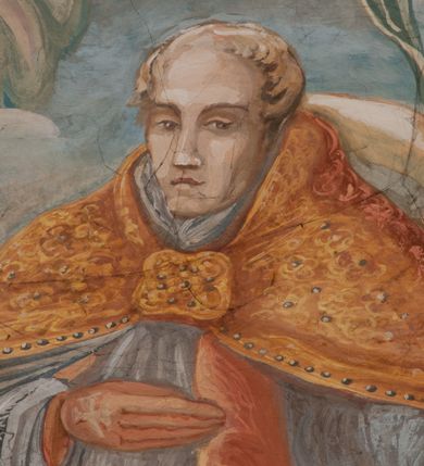 Zdjęcie nr 153: Iluzjonistyczną dekoracją malarską pokryto ściany kaplicy oraz strefę ponadcokołową: ściany tarczowe, pendentywy wokół stiukowych kartuszy herbowych oraz czaszę kopuły i wnętrze latarni. Ściany dolnej części podzielono na dwie strefy. Dolną tworzą zlokalizowane w narożach ścian iluzjonistycznie malowane pary nisz o konchach wypełnionych muszlą. W niszach ukazano osiem stojących frontalnie postaci starców, bez atrybutów i nimbów. Zapewne w ten sposób przedstawiono proroków lub apostołów. Każda z postaci ubrana jest w tunikę oraz płaszcz. Różnicuje je jedynie układ rąk, sposób kształtowania zarostu oraz kolorystyka szat. W drugiej strefie w przyłuczach arkad ukazano całopostaciowe przedstawienia uskrzydlonych aniołów trzymających narzędzia męki Pańskiej. Na ścianie wschodniej anioł prezentuje chustę Weroniki (z prawej) oraz latarnię (z lewej). Po bokach wejścia do kaplicy na ścianie północnej po prawej stronie anioł trzyma lancę i koronę cierniową, a po lewej krzyż. Z kolei na ścianie wschodniej po prawej ukazano anioła z drabiną, a po lewej z gąbką na trzcinie. Natomiast na ścianie południowej, po obu stronach zwieńczenia nagrobka, przedstawiono z prawej anioła z włócznią, a po lewej anioła z wiązką do biczowania. W tej strefie bezpośrednio przy łukach arkad wyobrażono leżące postacie geniuszy malowanych w technice en grisaille. Pod arkadą na ścianie wschodniej (ołtarzowej), ukazano dolną część owalnego jasno ugrowego baldachimu z lambrekinem i zielone, opadające paludamentum, rozsuwane kotarowo przez dwa uskrzydlone anioły. Dekoracja stanowi oprawę dla wiszącego tu obrazu Matki Boskiej z Dzieciątkiem w bogato rzeźbionej ramie. Z kolei na ścianie zachodniej wyobrażono monumentalną scenę Zdjęcia z krzyża. Jest to zwarta kompozycja ogniskująca się na wysokim drewnianym krzyżu, z którego ściągane jest martwe ciało Chrystusa. Z dwóch stron dłuższych ramion krzyż podtrzymują dwaj aniołowie. Ciało Jezusa opuszczane jest na białym pasie tkaniny przewiązanym pod jego ramionami. Chrystus ze zwisającą głową ma ręce ułożone wzdłuż ciała. Biodra przepasane ma białym perizonium. Jego skrzyżowane nogi są ugięte i jeszcze przybite gwoździem do krzyża. Gwóźdź wyciąga z nich obcęgami mężczyzna w niebieskiej, podwiniętej koszuli. Ciało opuszczają dwaj mężczyźni widoczni za poprzecznymi ramionami krzyża, trzymający końce taśmy. Człowiek z lewej strony w niebieskiej koszuli dodatkowo odbiera drugą białą taśmę od mężczyzny ubranego w szaroczarny strój. Osoba ta stoi na drabinie opartej o poprzeczne ramię krzyża. Drugi mężczyzna za krzyżem, w brązowej koszuli, lewą ręką trzyma koniec taśmy, a w uniesionej prawej młotek. Ciało Zbawiciela podtrzymuje lewą ręką kolejny mężczyzna stojący tyłem do widza na drugiej drabinie opartej o lewe ramię krzyża. Jest on ubrany w krótkie brązowe spodenki i bladozieloną koszulę. Pod krzyżem stoi zwarta siedmioosobowa grupa. Najprawdopodobniej z prawej strony ukazano św. Jana i Matkę Boską, na środku dwóch żołnierzy w ostro zakończonych hełmach, dwie kobiety, w tym zapewne Marię Magdalenę i starca widocznego z lewej strony kompozycji. Na ścianach tarczowych nad gzymsem wyobrażono po bokach okrągłych okien siedzących czterech ewangelistów i czterech ojców Kościoła. Na ścianie wschodniej znalazł się z prawej św. Jan z orłem, który w dziobie trzyma złoty kałamarz, a po lewej św. Mateusz rozmawiający z aniołem. Z kolei na ścianie południowej po lewej stronie przedstawiono św. Marka z lwem oraz św. Ambrożego trzymającego w prawej ręce naczynie z wylewającym się miodem. Na ścianie zachodniej z lewej znalazł się czytający św. Augustyn z sercem na dłoni, a z prawej św. Grzegorz Wielki z widoczną za nim tiarą i sową. Na ścianie północnej po lewej ukazano św. Hieronima z leżącym lwem, a po prawej stronie św. Łukasz z wołem. W pendentywach wykonano malarską dekorację w formie wijącej się wstęgi, na tle której widnieją stiukowe kartusze rollwerkowe, o owalnych kaboszonowych polach czwórdzielnych w krzyż. Po stronie wschodniej w pendentywach znajdują się dwa puste kartusze z niezachowanymi herbami. Natomiast herby zachowały się w pendentywach po stronie zachodniej. Na pendentywie północno-zachodnim: Jastrzębiec, Nowina, Gozdawa, Pobóg, a na południowo-zachodnim Gryf, Kotwicz, Kotwicz, Zabawa. W kopule wyobrażono Koronację Matki Boskiej adorowanej przez różnych świętych. Scenę koronacji Marii przez Trójcę Świętą przedstawiono w części wschodniej czaszy. Ukazana frontalnie Maria klęczy ze złożonymi rękami do modlitwy na obłokach. Ma owalną twarz okoloną jasnymi długimi włosami rozsypującymi się na jej ramiona. Na uniesionej ku górze głowie ma ubraną zsuwającą się białą chustę okrywającą włosy. Madonna ubrana jest w zasłaniający jej ramiona bladoniebieski płaszcz, opadający po bokach na obłoki. Nieznacznie wyżej z prawej strony na obłokach siedzi Bóg Ojciec. Wyobrażono go w trzech czwartych w prawo. Jest to starszy mężczyzna o siwych włosach i brodzie. W wyciągniętej prawej ręce nad głową Marii wraz z Chrystusem trzyma złotą koronę w typie zamkniętym. Z kolei w lewej podtrzymuje glob ze złotym krzyżykiem. Bóg Ojciec na głowie ma tiarę papieską. Ubrany jest w szaro-niebieską szatę oraz wzorzystą złotą kapę narzuconą na ramiona i spiętą pod szyją klamrą, z połami okrywającymi nogi. Naprzeciwko siedzi Chrystus widoczny w trzech czwartych w lewo z twarzą ukazaną w profilu. W wyciągniętej prawej ręce trzyma wraz z Bogiem Ojcem koronę, a lewą podtrzymuje złote berło. Chrystus ma jasne włosy opadające puklami na ramiona i podobną krótką brodę. Na głowie ma otwartą złotą koronę. Został przedstawiony z nagim torsem, na którym zaznaczono przebity bok. Jego postać otacza narzucony na ramiona bladoczerwony całun udrapowany w formie płaszcza. Nad koroną bliżej głowy Boga Ojca widoczna jest gołębica Ducha Świętego otoczona świetlistym otokiem. Ponad sceną koronacji wokół otworu do latarni wyobrażono wirujące złocisto-szare obłoki, na tle których widać uskrzydlone główki aniołków oraz postacie mniejszych i większych aniołków, które muzykują na różnych instrumentach, bądź też trzymają gałązki palmowe lub kwiaty albo kwiaty rozsypują. Uskrzydlone główki aniołków widoczne są także pośród obłoków, na których klęczy Madonna. Z prawej strony koronacji wyobrażono dwóch biskupów. Starszy, być może św. Wojciech, został przedstawiony w postawie półklęczącej w trzech czwartych w lewo. Prawą ręką zdaje się wskazywać na scenę koronacji, lewą zaś przyciska do piersi. Ma odkrytą głowę z widocznymi siwymi włosami i taką samą brodą. Ubrany jest w niebiesko-zielonkawą kapę ze złotym kapturem zakończonym chwostem. Na ziemi przy jego stopie widoczna jest złota infuła. Świętemu przyglądają się dwaj aniołowie widoczni z tyłu. Za nim klęczy młodszy biskup z leżącym przy nim na ziemi pastorałem i mieczem. Zapewne jest to św. Stanisław ze Szczepanowa. Święty ukazany został frontalnie z prawą ręką przyciśniętą do piersi, a z lewą nieznacznie odsuniętą w bok. Ma pociągłą twarz o krótkich jasnych włosach i podobnym zaroście. Ubrany jest w albę oraz szaro-bordową kapę o złotym kapturze. Przy jego kolanach stoi złota infuła, a za nim widoczny jest anioł z gałązką palmową. Za św. Stanisławem w rozwianych szatach klęczy św. Jadwiga Śląska, którą identyfikuje bryła kościoła widoczna przy jej stopach. Postać Jadwigi ukazano w profilu z założonymi rękami przed sobą. Na głowie ma niewielką złotą koronę, spod której widoczna jest biała chusta okrywająca włosy. Ubrana jest w bladoczerwoną suknię przepasaną w talii i narzucony na ramiona bladoszkarłatny płaszcz z gronostajowym kołnierzem i obszyciem. Za św. Jadwigą stoi inna święta z odsłoniętą lewą ręką wspartą o bok. Brak atrybutu nie pozwala na jej identyfikację. Ukazano ją w trzech czwartych w prawo z głową w profilu. Ma owalną twarz z wydatnym nosem. Na głowie ma niewielką złotą koronę, spod której widać jasną chustę okrywającą włosy. Ubrana jest w złocisto-szarą suknię z krótkimi rękawami i bladoczerwony rozwiany płaszcz. Pomiędzy obiema kobietami widać dwie postacie uskrzydlonych aniołów. Za świętymi siedzi z otwartą księgą wyobrażony frontalnie św. Jana Kanty. Jest to mężczyzna w średnim wieku z wysokim czołem, krótkimi brązowymi włosami i podobną brodą. Ubrany jest w bladofioletową togę akademicką z gronostajową peleryną. Trzymana przez niego księga ma czerwone okładki. Obok św. Jana Kantego namalowano czteroosobową grupę starszych mężczyzn. Pierwszy z nich, ujętych w trzech czwartych w prawo, zdaje się przyklękając, odbierać prawą ręką palmę męczeństwa podawaną mu przez widocznego nad nim anioła. Lewą ma ułożoną wzdłuż ciała. Ma podłużną twarz widoczną z profilu, otoczoną białymi włosami i spiczastą białą brodą. Ubrany jest w rozwianą jasnobeżową szatę przewiązaną w pasie i taki sam płaszcz narzucony na prawe ramię. Lewy rękaw tuniki jest podciągnięty, odsłaniając przedramię ręki. Na lewej nodze widoczny jest sandał. Za nim przedstawiono klęczącego w ujęciu trzech czwartych w lewo zakonnika eremitę, być może św. Pawła Pustelnika w białym habicie paulińskim. Zakonnik na wysokości bioder ma rozsunięte ręce. Jego twarz o wydatnym nosie otacza krzaczasta, długa, biała broda oraz białe włosy. W głębi za nim częściowo widać dwóch innych brodatych mężczyzn w beżowych szatach. Jeden z nich trzyma w dłoni palmę. W niewielkiej odległości za grupą mężczyzn na pierwszym planie klęczy na obłoku ukazany frontalnie św. Jacek. W rękach uniesionych na wysokości piersi trzyma wieżycową, złotą monstrancję i figurę Matki Boskiej. Dominikanin został przedstawiony z wysokim łysym czołem i wianuszkiem siwiejących włosów. Jego pociągła twarz o wyrazistym nosie i wąskich, nieznacznie zaciśniętych ustach pozbawiona jest zarostu. Ubrany jest w dominikański habit z czarnoniebieskim płaszczem. Z lewej strony sceny koronacji namalowano grupę czterech świętych. Na pierwszym planie widać klęczącego św. Stanisława Kostkę, wspartego na długim kiju z przywiązanym do niego węzełkiem. Święty został przedstawiony w profilu. Ma młodzieńczą, owalną twarz z krótkimi brązowymi włosami i rumianymi policzkami. Ubrany jest w bladobeżowy płaszcz, spod którego widać jasnoseledynową szatę. Za Stanisławem Kostką wyłania się w półpostaci św. Jan Nepomucen z drewnianym krzyżem podtrzymywanym lewą ręką. Jest to dojrzały mężczyzna o pociągłej twarzy, z brązowymi włosami i brodą. Z prawej strony św. Stanisława Kostki ukazano stojące dwie zakonnice, św. Kingę i zapewne bł. Salomeę. Kingę ukazano frontalnie w kontrapoście z głową uniesioną ku niebu w jasnobeżowym habicie klaryski wpadającym w brąz. Księżna prawą ręką przyciska do piersi bryłę soli, a w opuszczonej lewej trzyma kwiat lilii. U jej stóp widać model kościoła klasztornego w Starym Sączu. Obok stoi najprawdopodobniej bł. Salomea. Ukazano ją w mocnym kontrapoście, z dłońmi splecionymi na piersi i spojrzeniem skierowanym ku ziemi. Ubrana jest w rozwiany szaroniebieski habit i jasny welon. Wnętrze latarni wypełniają uskrzydlone głowy aniołków na tle złocisto-szarych obłoków.    







