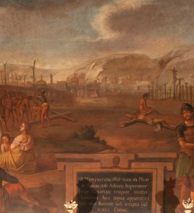 Zdjęcie nr 2: Obraz o kształcie leżącego prostokąta w profilowanej, drewnianej ramie dekorowanej złoconym ornamentem z umieszczonym u góry, na osi, złoconym, podłużnym kartuszem wolutowym zwieńczonym muszlą. W jego srebrzonym polu napis „TUTELARIUM / ECCLESIAE PAROCHIALIS / IN / NIEPOŁOMICE / DECEM MILLIUM MILITUM MARTIRUM / MARTIRII / HISTORIA". Wielopostaciowa, rozbudowana kompozycja ze sceną męczeństwa dziecięciu tysięcy męczenników. Po lewej stronie, na pierwszym planie ukazano dwór królewski z cesarzem Hadrianem wydającym rozkaz zabicia chrześcijan. Po prawej przedstawiono sceny obnażania z szat, prowadzenia spętanych chrześcijan, ustawiania krzyży i przybijania do nich męczenników i ich ustawiania. W tle las krzyży i odległy pejzaż z widocznym miastem – Aleksandria. W dolnej środkowej części kompozycji prostokątna tablica o profilowanych brzegach, zamknięta prostym belkowaniem. W polu, na ciemnym tle napis: I-II Martyres crucifixi sunt in Mon/te Ararat, sub Adriano Imperatore / prope Alexariam tempore mortis / Ipsorum haec signa apparueru[n]t / qua visa fuerunt sub tempus pas/sionis Christi”. Ciepła kolorystyka z przewagą brązów, mocno pociemniała. 
