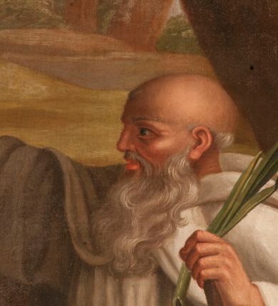 Zdjęcie nr 3: Obraz w kształcie stojącego prostokąta, w złoconej, profilowanej ramie. W centrum kompozycji przedstawienie pięciu zakonników w strojach kamedulskich siedzących na tle wiejskiego pejzażu. Wszyscy ubrani w białe habity, obfite płaszcze z kapturami, w rękach trzymają palmy męczeństwa. Po prawej najstarszy z nich, św. Romuald zasiadający na kamieniu, lewą dłoń wspiera na drewnianej lasce, prawą unosi w geście błogosławieństwa. Kolorystyka ciepła, stonowana z przewagą ciepłych zieleni.