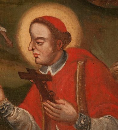 Zdjęcie nr 3: Obraz wykonano w kształcie stojącego prostokąta, zamkniętego łukiem pełnym. Na pierwszym planie wyobrażono spieszącego z kapłańską posługą na rzecz chorych na dżumę św. Karola Boromeusza. Święty zwrócony jest w trzech czwartych w prawo, został przedstawiony z twarzą ukazaną z profilu. Prawą rękę unosi na wysokość piersi w geście błogosławieństwa, w lewej trzyma drewniany krucyfiks. Ma twarz o lekko zniekształconych rysach bez zarostu z wydatnym, okrągłym czołem, dużym zakrzywionym nosem, jasnoczerwonymi ustami oraz półprzymkniętymi oczami, okoloną krótkimi, brązowymi włosami. Głowę otacza świetlisty nimb. Święty ubrany jest w purpurową sutannę, mucet, piuskę, białą komżę oraz złotą stułę przewieszoną przez ramiona. Za nim, po lewej stronie, przedstawiono towarzyszącego mu młodego księdza w czarnej sutannie i białej komży. Duchowny w prawej ręce trzyma kropidło, a w lewej kociołek z wodą święconą. Ma twarz o beżowo-szarej karnacji z szerokim nosem, ciemnymi oczami i jasnoczerwonymi ustami. Jego brązowe włosy opadające puklami na ramiona zaczesane są za uszy. Po prawej stronie ukazano trzech leżących mężczyzn zarażonych dżumą, do których zwraca się święty. Mężczyzna przedstawiony najbliżej św. Karola leży z lekko ugiętymi w kolanach nogami i ze skrzyżowanymi rękami na piersi. Ma twarz o zniekształconych rysach, z ciemnobeżowo-brązową karnacją, półprzymkniętymi oczami, lekko zakrzywionym nosem, brązowymi ustami, okoloną krótkimi brązowymi włosami. Ubrany jest w bladoniebieską koszulę z rękawami sięgającymi jego łokci i jasne spodnie odsłaniające kolana. Oparty jest o tylko częściowo widoczne za nim dwie leżące postacie, być może już zmarłe, w podobnych koszulach z zamkniętymi oczami. Na drugim planie widać cztery rozrzucone ciała leżące na niskich pagórkach z dwoma drewnianymi dachami. Z lewej strony dwie postacie niosą ciało na noszach. Tłem dla całej kompozycji jest pejzaż z rozłożystym drzewem, rosnącymi w oddali w rzędzie cyprysami i zaroślami, domami po prawej oraz kościołem na planie centralnym z kopułą i latarnią po lewej. Ponad obrazem na archiwolcie stiukowej arkady widnieje czerwony napis: „Infirmos curate Mat[theus]: Ca[put] 10 vers[us]: 8”. Natomiast podobny napis w języku polskim znajduje się na dolnej krawędzi niszy: „Zarażonym powietrzem. Karol usługuje / Że się nie boi śmierci Męstwo pokazuje”.