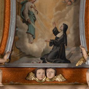 Zdjęcie nr 1: Obraz w formie stojącego prostokąta, zamkniętego łukiem odcinkowym nadwieszonym, o wklęsłych bokach. Święta Małgorzata ukazana w prawej, dolnej części obrazu, z profilu, w pozycji klęczącej, przed ołtarzem, z uniesioną głową i rozłożonymi na boki rękami. Ubrana jest w czarny habit, przepasany w talii, białą podwikę i czarny welon. Na ziemi leży otwarta księga. Przed nią, na tle ołtarza ukazany Chrystus unoszący się na tle obłoków. Zwrócony jest w trzech czwartych w lewo, z pochyloną głową, lewą ręką wskazuje na gorejące serce na jego piersi, prawą ma opuszczoną. Twarz ma szczupłą, okoloną jasną brodą i włosami. Ubrany jest w białą tunikę oraz jasnoniebieski płaszcz. Z jego ran na dłoniach i serca wydobywają się wiązki promieni skierowane w stronę świętej. Scena ukazana we wnętrzu z posadzką. W górnej części obrazu przedstawione obłoki i trzy uskrzydlone główki anielskie.