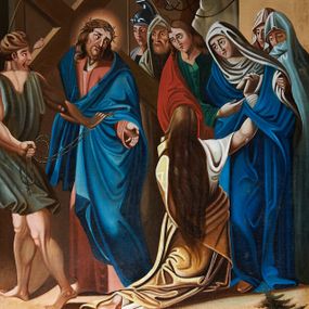 Zdjęcie nr 1: Czternaście stacji drogi krzyżowej. Obrazy w kształcie stojącego prostokąta, umieszczone w drewnianych i profilowanych ramach zamkniętych wklęsło-wypukłym zwieńczeniem z krzyżem i malowaną banderolą z numerem stacji, po bokach dwa małe wazony płomieniste. U spodu w narożach i pośrodku niewielkie cokoliki, po bokach zdobione pojedynczymi wielopłatkowymi kwiatami, a pośrodku krzyżem równoramiennym na niebieskim tle. Kompozycje wielofiguralne, wyraźnie poruszone; umieszczone na tle Jerozolimy z przedstawieniem architektury i krajobrazu. Kolorystyka żywa, jasna, silny światłocień modelujący ciała i szaty. Stacje opisane są kolejnymi numerami, na ostatniej znajduje się sygnatura artysty:
1. „STATIO I.”
2. „STATIO II.”; „SPQR”
3. „STATIO III.”
4. „STATIO IV.”
5. „STATIO V.”
6. „STATIO VI.”
7. „STATIO VII.”
8. „STATIO VIII.”
9. „STATIO IX.”
10. „STATIO X.”
11. „STATIO XI.”; „JESUS NAZARE[NUS] / REX JUDAEORUM”
12. „STATIO XII.”; „JESUS NAZARENUS / REX JUDAEORUM.”
13. „STATIO XIII.”; „JESUS NAZARENUS / REX JUDAEORUM”
14. „STATIO XIV.”; „Pinxit Szczepan Sitarski A(nno) D(omini) 1857. W Zembrzycach.”