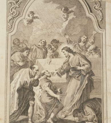 Zdjęcie nr 5: Okucia w kształcie częściowo ażurowych plakiet rozmieszczone na oprawie mszału wydanego w Wenecji w 1768 roku, na tle desek obciągniętych ciemnoczerwonym aksamitem. W narożach górnej i dolnej okładki trójkątne plakiety z motywami uskrzydlonych główek aniołów i ornamentem małżowinowym; przy krawędziach gładkie listwy łączące plakiety. Przy prawej krawędzi górnej okładziny i przy lewej krawędzi okładziny dolnej szyldziki zapięcia w formie bukietów kwiatów wyrastających z masek. Pośrodku okładzin rombowe plakiety z przedstawieniami – na górnej okładzinie Chrystus Salwator siedzący na obłokach, na dolnej Arma Christi; w narożach grzebienie ornamentu rocaille’owego (?) oraz motywy muszli i wolut. 