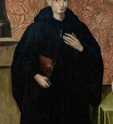 Zdjęcie nr 30: Ołtarz przyścienny, dwukondygnacyjny, jednoosiowy o formach architektonicznych; uszaty. Mensa drewniana, prostopadłościenna; antependium ujęte płaskorzeźbioną, złoconą ramą z dekoracją akantową. Lico malowane z monogramem maryjnym w otoczeniu barwnej dekoracji roślinno-kwiatowej na jasnobeżowym tle. W predelli rama w kształcie leżącego prostokąta ujęta ornamentem kartuszowym mieszcząca pierwotnie niezachowaną dekorację malarską. Nastawa ustawiona na wysokim cokole, ujęta kompozytowymi kolumnami dźwigającymi przełamujące się na osiach podpór pełne belkowanie z kostkowanym achitrawem, płaskorzeźbionym w motyw akantu i uskrzydlonych główek anielskich fryzem oraz wydatnym gzymsem. Kolumny w jednej trzeciej wysokości ujęte profilowanymi opaskami; trzony poniżej opasek zdobione motywem główek anielskich; powyżej płaskorzeźbiona dekoracja arabeskowa. W polu ołtarza prostokątna rama zamknięta łukiem półokrągłym mieszcząca obraz św. Mikołaja; w przyłuczach ramy umieszczone płaskorzeźbione, uskrzydlone główki anielskie. Kondygnacja druga ujęta hermowymi pilastrami dźwigającymi uproszczone belkowanie z wydatnym gzymsem. W polu obraz św. Benedykta o kształcie stojącego prostokąta w złoconej, profilowanej ramie. Na osiach kolumn, ustawione rzeźby św. Piotra (z prawej) i św. Pawła (z lewej) na tle esowatych wolut. Całość nastawy ujęta ażurowymi uszami utworzonymi z ornamentu okuciowego mieszczącymi nisze z rzeźbami św. Cecylii (z lewej) oraz św. Teresy z Avila (z prawej) umieszczonymi na tle muszli. Ponad niszami maszkarony trzymające w pyskach spływające do dołu draperie. Struktura ołtarza oraz partie szat postaci złocone; karnacje rzeźb polichromowane.
