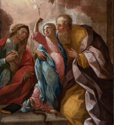 Zdjęcie nr 8: Ołtarz przyścienny o formach architektonicznych; jednoosiowy, jednokondygnacyjny ze zwieńczeniem, uszaty. Mensa prostopadłościenna; antepedium malowane z trzema kwiatowymi medalionami mieszczącymi literę J, monogram maryjny oraz literę A na jasnobeżowym tle. Poniżej środkowego medalionu płonące serce przebite krzyżem i kotwicą. W predelli nisza w kształcie poziomego prostokąta z wypukłymi krótszymi bokami, zapewne pierwotnie mieszcząca niezachowany obraz. Nastawa ujęta parą kolumn umieszczonych na wysokich, prostopadłościennych postumentach. Trzony kolumn skręcone, oplecione kwiatowymi girlandami; kompozytowe kapitele złocone. W polu ołtarza złocona, profilowana rama w kształcie pionowego prostokąta mieszcząca obraz z przedstawieniem św. Anny, św. Joachima i Marii. Kolumny dźwigają pełne belkowanie przełamane na osiach podpór oraz odcinki zbudowanego z wolut przyczółka, na których umieszczono pełnoplastyczne figurki aniołów. W partii fryzu złocony ornament akantowy przepleciony srebrzoną wstęgą  oraz rozetki. Zwieńczenie w kształcie trapezu równoramiennego o wklęsłych bokach, zamknięte od góry gzymsem w formie łuku nadwieszonego. W polu owalna, złocona rama w kształcie wieńca laurowego mieszcząca obraz przedstawiający św. Sebastiana, ponad którym akantowy kartusz owalny z inskrypcją „IN HONOREM S(ANCTI) JOACHIM ANNO DOMINI 1518”. Nastawa ujęta ażurowymi, złoconymi i srebrzonymi uszami utworzonymi z suchego akantu oraz karbowanej wstęgi. Struktura ołtarza „marmoryzowana” w odcieniach czerwieni; dekoracja snycerska srebrzona i złocona, trzony kolumn czarne.



