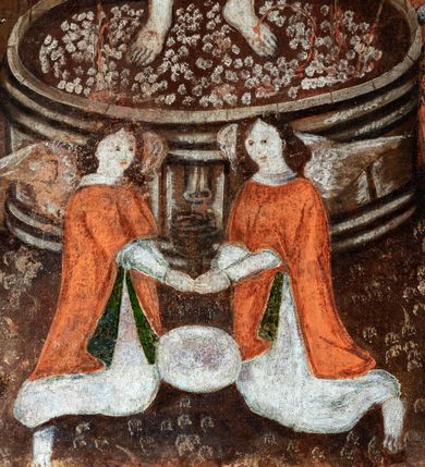 Zdjęcie nr 14: Obraz w kształcie stojącego prostokąta ujęty granatową, profilowaną ramą zdobioną malowanymi, białymi ornamentami w formie wici roślinnej i rozetek. Kompozycja wielopostaciowa umiejscowiona na tle rozległego, górzystego pejzażu. W centrum przedstawiony w całej postaci Chrystus stojący w okrągłej kadzi z owocami winogron. Jezus zwrócony jest w trzech czwartych w prawo i pochylony w dół. Na swoich barkach podtrzymuje rękoma krzyż, pod ciężarem którego pochyla plecy i ugina kolana. Tors postaci odsłonięty z zaznaczoną muskulaturą. Karnacja jasna, blada. Biodra przepasane krótkim, białym perizonium. Na głowie Chrystusa widoczna korona cierniowa. Nieco powyżej, gołębica Ducha Świętego w otoczeniu glorii promienistej i białych obłoków. Rana na boku oraz rany na dłoniach i stopach Chrystusa obficie krwawią. Strumienie krwi spływają do wnętrza kadzi, w której stoi postać. Z lewej strony kompozycji przedstawiony Bóg Ojciec otoczony obłokami. Postać ukazana w ujęciu do pasa, zwrócona w trzech czwartych w prawo. Włosy i broda długie, ciemnobrązowe. Postać ubrana w niebieską szatę oraz czerwony płaszcz pochyla się nieco do przodu, wyciągając ręce przed siebie w kierunku mechanizmu tłoczni (prasy). Nieco poniżej przedstawiona klęcząca Maria zwrócona w trzech czwartych w prawo. Maria składa ręce w geście modlitwy, jej pierś przebita jest siedmioma mieczami, ubrana jest w brązowo-żółtą szatę oraz ciemnoniebieski płaszcz. Z prawej strony kompozycji ukazana postać mężczyzny trzymającego na plecach kosz wypełniony winnymi gronami ubranego w niebieską szatę i czerwony płaszcz. Na pierwszym planie, przed kadzią z winogronami dwa klęczące naprzeciw siebie anioły podtrzymujące kielich, do którego spływa sok z winnych gron pomieszany z krwią Chrystusa. Anioły ubrane w białe szaty oraz czerwone płaszcze podbite zieloną tkaniną. Kolorystyka obrazu jest ciepła, raczej ciemna z dominacją brązów w partii pejzażu.





