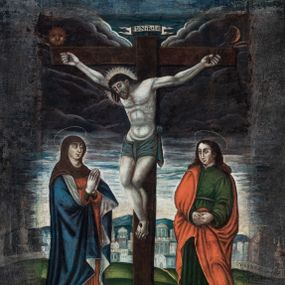 Zdjęcie nr 1: Obraz w kształcie stojącego prostokąta, przedstawia ukrzyżowanego Chrystusa oraz Matkę Boską i św. Jana stojących pod krzyżem na tle widoku Jerozolimy. W centrum kompozycji ukazany Chrystus przybity do krzyża trzema gwoździami. Ramiona postaci szeroko rozpostarte, ciało zwrócone w trzech czwartych w prawo, w kierunku stojącej pod krzyżem Matki Boskiej, kolana ugięte. Głowa Jezusa pochylona do dołu, oczy zamknięte. Twarz szczupła z wydatnym podbródkiem, nos długi, prosty, usta małe. Ciemne włosy opadające na ramiona, wokół głowy świetlisty nimb. Ciało ukrzyżowanego z widocznie zaznaczoną muskulaturą, karnacja blada. Biodra Chrystusa przepasane niebieskim perizonium udrapowanym na lewym boku postaci. Nad głową Chrystusa titulus z inskrypcją I.N.R.I. Ponad prawym ramieniem poprzecznej belki krzyża namalowane słońce, ponad lewym sierp księżyca. U podnóża krzyża, po lewej stronie czaszka ze skrzyżowanymi piszczelami. Z lewej strony krzyża przedstawiona Matka Boska w trzech czwartych zwrócona w prawo w kierunku krzyża. Twarz postaci okrągła, nos długi, wydatny, usta małe. Wzrok skierowany na Chrystusa. Ręce złożone w geście modlitwy. Matka Boska ubrana jest w długą, czerwoną suknię, okryta jest obszernym, granatowym płaszczem z białym podbiciem. Spod sukni widoczne czubki białych pantofli. Głowa Marii nakryta brązowym welonem, powyżej nimb w formie złotego okręgu. Przedstawiony z prawej strony krzyża św. Jan Ewangelista w trzech czwartych zwrócony jest w lewo. Został ukazany jako młody mężczyzna w ciemnozielonej, długiej sukni oraz czerwonym płaszczu. Twarz świętego owalna, oczy osadzone blisko siebie, nos wydatny, usta małe. Długie, ciemne włosy opadają na plecy. Ponad głową świętego nimb w formie złotego okręgu. W tle przedstawiony rozległy pejzaż z widokiem Jerozolimy. W górnej części kompozycji ponad ukrzyżowanym Chrystusem napis „OMNES QVI TRANSITIS PER VIAM ATTENDITE ET VIDE/TE SI EST DO[LO]R SICUT DOLOR MEVS QV[ONI]AM VINDENIAVIT ME / [DOMINVS IN DIE IRE FURORIS SUI]". W dolnej części kompozycji pod krzyżem ukazana w mniejszej skali klęcząca podstać adoranta ubranego w białą komżę, czaszka oraz napis „O CRUX AVE SPES VNICA TITULUS TR/IVMPHAMS DE(FE)NDAT NOS AB OMN/IBVS MALIS”. Obraz ujęty jest drewnianą, profilowaną ramą.