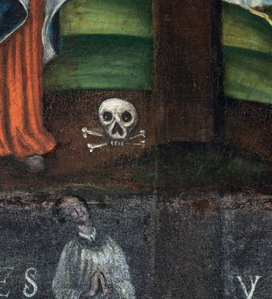 Zdjęcie nr 9: Obraz w kształcie stojącego prostokąta, przedstawia ukrzyżowanego Chrystusa oraz Matkę Boską i św. Jana stojących pod krzyżem na tle widoku Jerozolimy. W centrum kompozycji ukazany Chrystus przybity do krzyża trzema gwoździami. Ramiona postaci szeroko rozpostarte, ciało zwrócone w trzech czwartych w prawo, w kierunku stojącej pod krzyżem Matki Boskiej, kolana ugięte. Głowa Jezusa pochylona do dołu, oczy zamknięte. Twarz szczupła z wydatnym podbródkiem, nos długi, prosty, usta małe. Ciemne włosy opadające na ramiona, wokół głowy świetlisty nimb. Ciało ukrzyżowanego z widocznie zaznaczoną muskulaturą, karnacja blada. Biodra Chrystusa przepasane niebieskim perizonium udrapowanym na lewym boku postaci. Nad głową Chrystusa titulus z inskrypcją I.N.R.I. Ponad prawym ramieniem poprzecznej belki krzyża namalowane słońce, ponad lewym sierp księżyca. U podnóża krzyża, po lewej stronie czaszka ze skrzyżowanymi piszczelami. Z lewej strony krzyża przedstawiona Matka Boska w trzech czwartych zwrócona w prawo w kierunku krzyża. Twarz postaci okrągła, nos długi, wydatny, usta małe. Wzrok skierowany na Chrystusa. Ręce złożone w geście modlitwy. Matka Boska ubrana jest w długą, czerwoną suknię, okryta jest obszernym, granatowym płaszczem z białym podbiciem. Spod sukni widoczne czubki białych pantofli. Głowa Marii nakryta brązowym welonem, powyżej nimb w formie złotego okręgu. Przedstawiony z prawej strony krzyża św. Jan Ewangelista w trzech czwartych zwrócony jest w lewo. Został ukazany jako młody mężczyzna w ciemnozielonej, długiej sukni oraz czerwonym płaszczu. Twarz świętego owalna, oczy osadzone blisko siebie, nos wydatny, usta małe. Długie, ciemne włosy opadają na plecy. Ponad głową świętego nimb w formie złotego okręgu. W tle przedstawiony rozległy pejzaż z widokiem Jerozolimy. W górnej części kompozycji ponad ukrzyżowanym Chrystusem napis „OMNES QVI TRANSITIS PER VIAM ATTENDITE ET VIDE/TE SI EST DO[LO]R SICUT DOLOR MEVS QV[ONI]AM VINDENIAVIT ME / [DOMINVS IN DIE IRE FURORIS SUI]&quot;. W dolnej części kompozycji pod krzyżem ukazana w mniejszej skali klęcząca podstać adoranta ubranego w białą komżę, czaszka oraz napis „O CRUX AVE SPES VNICA TITULUS TR/IVMPHAMS DE(FE)NDAT NOS AB OMN/IBVS MALIS”. Obraz ujęty jest drewnianą, profilowaną ramą.