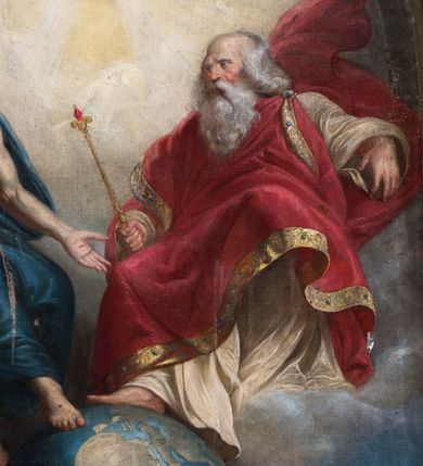 Zdjęcie nr 4: Obraz w kształcie zbliżonym do kwadratu, ujęty profilowaną, rzeźbioną, złoconą ramą z przedstawieniem Trójcy Świętej. Po prawej stronie kompozycji sylwetka siedzącego na obłokach Boga Ojca w trzech czwartych zwróconego w prawo. Ukazany jest jako mężczyzna w podeszłym wieku. Głowę charakteryzuje wydatna łysina. Twarz z bruzdami na policzkach,  nos długi, ostro zakończony, zaróżowione policzki i gęsty, długi zarost. Długie, siwe, lekko falowane włosy wspierają się na ramionach.  Postać ma na sobie suknię w kolorze kremowym oraz obszerny, rozwiany, czerwony płaszcz spięty na lewym ramieniu fibulą i obszyty złoconym, kameryzowanym galonem. W prawej, wspartej na nodze ręce złote berło zwieńczone czerwonym kamieniem. Lewa ręka nieco odsunięta w bok. Prawa noga wsparta na globie ziemskim. Lewą stronę kompozycji zajmuje sylwetka siedzącego na obłokach Jezusa w trzech czwartych zwróconego w lewo. Lekko przechyloną w bok głowę charakteryzje pociągła twarz o delikatnych rysach dojrzałego mężczyzny, z krótkim, brązowym zarostem. Kasztanowe włosy sięgają ramion. Nagą sylwetkę Jezusa osłania narzucony na plecy, lekko rozwiany ciemnoniebieski płaszcz. Prawą ręką podtrzymuje duży krzyż, lewa opuszczona w dół i nieco wysunięta do przodu. Prawa noga wsparta na globie ziemskim z zaznaczonymi zarysami kontynentów, lewa cofnięta. Na lewym boku, dłoniach i stopach widoczne ślady ran. Znajdującą się pod stopami postaci kulę ziemską podtrzymują trzy, nagie unoszące się w powietrzu aniołki. W górnej partii, na tle rozsuniętych obłoków i rozświetlonego nieba gołębica Ducha Świętego, od której biegną wiązki promieni. 