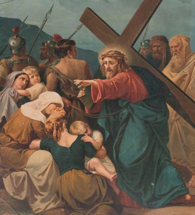 Zdjęcie nr 8: Podobrazia cyklu obrazów stacji drogi krzyżowej mają kształt stojących prostokątów. Charakteryzują je wielopostaciowe, zdynamizowane, wielofiguralne kompozycje najczęściej osadzone na tle pejzażu lub architektury. Malowidła cechuje stosunkowo plastyczny modelunek postaci – fizjonomii, muskulatury, draperii. Kolorystyka obrazów jest żywa, nasycona i jednocześnie wyważona, o szerokiej gamie barw. Obrazy ujmują drewniane, profilowane, polichromowane w odcieniu brązu i czerni ramy z wklęsło-wypukłym w formie podwieszeniem i zwieńczeniem z motywem krzyża o trójlistnie zakończonych ramionach. W górnej partii ram znajdują się numery stacji, a w dolnej ich nazwy w formie napisów wykonanych czarną farbą.  