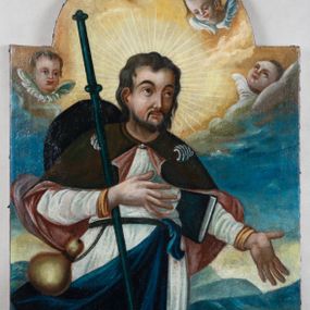 Zdjęcie nr 1: Obraz w formie stojącego prostokąta zamkniętego łukiem półkolistym nadwieszonym. W centrum postać świętego ukazanego do kolan, zwróconego w trzech czwartych w lewo. Prawą dłoń kładzie na piersi, ręką przytrzymując laskę, lewą rękę wyciąga przed siebie, przytrzymując przy boku księgę. Twarz ma pociągłą, o migdałowatych oczach z długimi rzęsami, uniesionymi, łukowatymi brwiami, prostym nosie i pełnych ustach, okoloną krótką brodą z wąsami oraz krótkimi, falowanymi, brązowymi włosami. Wokół głowy gloria promienista. Ubrany jest w białą tunikę, przepasaną w talii, na ramiona ma narzuconą brązową pelerynkę o różowej podszewce, z przytwierdzonymi muszlami, na prawym boku ma zawiązany ciemnoniebieski płaszcz, przy boku podwieszony bukłak, na plecach kapelusz pielgrzymi. Święty ukazany na tle pejzażu górskiego. W górnej partii obrazu rozświetlone, biało-żółte niebo z przedstawieniem czterech uskrzydlonych główek anielskich pośród obłoków. 


