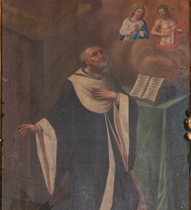 Zdjęcie nr 1: Obraz w formie stojącego prostokąta zamkniętego łukiem segmentowym z uskokiem. W centrum kompozycji postać św. Jana Kantego podczas wizji, w której ukazali mu się Matka Boska i Chrystus (obraz Misericordia Domini). Święty ukazany w pozycji klęczącej, na podeście, zwrócony w trzech czwartych w prawo, z uniesioną głową, lewą dłoń kładzie na piersi, prawą wyciąga w bok. Twarz ma szczupłą, pociągłą, o niskim czole, prostym nosie, dużych oczach skierowanych w górę oraz pełnych ustach. Na głowie widoczna łysina i białe włosy okalające boki. Twarz okolona krótką, gęstą i siwą brodą. Ubrany w czarną togę profesorską z bardzo szerokimi rękawami i białą podszewką, rozchyloną z przodu i opadającą na ziemię. Przed świętym znajduje się stół ustawiony na drewnianym podeście, przykryty zieloną tkaniną, na którym leży otwarta księga oparta o inne dwie. Ponad stołem, pośród rozświetlonych obłoków ukazane półpostacie Matki Boskiej i Chrystusa, zwróconych ku sobie. Maria z rękami złożonymi w geście modlitwy, w białej sukni, zielonym welonie i niebieskim płaszczu. Jezus o nagim torsie z zaznaczonymi śladami męki, przesłonięty czerwonym, rozwianym płaszczem, z koroną cierniową na głowie, lewą ręką błogosławi, prawą wskazuje na ranę w boku. Przed nim, na obłoku stoi kielich. Przed świętym na podeście leży gałązka lilii. Scena ukazana we wnętrzu z widocznym w lewej części obrazu filarem i podwieszoną zieloną tkaniną.