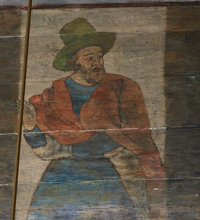 Zdjęcie nr 2: Polichromia ścienna prezbiterium
Polichromia w tej części świątyni podzielona jest na cztery strefy. W pierwszej znajduje się dekoracja ornamentalna, kolejne dwie strefy ukazują sceny z życia Marii i Jezusa, ostatnia strefa ukazuje rząd portretów męskich w strojach z epoki.  W dolnej strefie prezbiterium są umieszczone również trzy krzyże konsekracyjne, wpisane w okrągłe wieńce. Na północnej ścianie prezbiterium w scenach z cyklu maryjnego, od lewej znajdują się: Św. Anna Samotrzeć, Pokłon Trzech Króli, Chrystus Baranek Boży opatrzony banderolą z napisem: „EGO SVM PASTOR BONVS”, Ucieczka do Egiptu, scena Ukrzyżowania z postaciami fundatorów. W drugiej strefie na ścianie północnej od lewej ukazano: św. Annę z małą Marią; Ofiarowanie w świątyni z fragmentami napisu u spodu: „RV (?) NOBIS (?) NOBIS”; Zwiastowanie z napisem: „ECCE VIRGO CONCIPIET ET PARIET FILIUM EI VO”, Nawiedzenie Najświętszej Marii Panny, u spodu napis: „VIRGO MARIA (?) NAV(?) (?)AB(?)” oraz Wniebowzięcie Najświętszej Marii Panny z fragmentarycznie zachowanym napisem: „(?)VAE EST ASC(?)”. W ostatniej strefie na ścianie północnej ukazano rząd męskich portretów. Na południowej ścianie prezbiterium w dolnej strefie znajduje się dekoracja ornamentalna. Następnie w strefie drugiej od lewej strony ukazane są kolejno sceny: Najświętsza Maria Panna Niepokalanie Poczęta, Tron Łaski, Trzy Marie u grobu, Nauczanie Chrystusa, a w strefie trzeciej, również od lewej strony: Przemienienie na górze Tabor z fragmentarycznie zachowanym napisem: „(?) BV(?)O (…) RA(?) (?)AT”, następnie Modlitwa w Ogrójcu(?), Zmartwychwstanie Chrystusa. W trzeciej strefie kontynuacja porterów męskich, w tym władców w koronach na głowie i z berłami w dłoniach. Na wschodniej ścianie prezbiterium, przy ołtarzu głównym przedstawiono Ewangelistów: po stronie lewej św. Mateusza, a po prawej św. Marka. W dolnej strefie po lewej: św. Łukasz, a po prawej św. Jan.

Polichromia ścienna nawy
Polichromię wypełniają przedstawienia Męki Pańskiej: Zdjęcie z krzyża, Opłakiwanie Chrystusa, Złożenie do Grobu  oraz postacie Apostołów namalowane na zaskrzynieniach. Kilka scen zasłania ołtarz Ukrzyżowania. Na południowej ścianie nawy zachowało się tylko gigantyczne przedstawienie św. Krzysztofa na wysokość całej nawy. Ponadto w nawie znajdują się sceny, częściowo przesłonięte przez prospekt organowy i ołtarze: Wyszydzanie Chrystusa, Chrystus bity pięścią po głowie przez oprawcę, Dźwigane krzyża, Zesłanie Ducha Świętego, Przybicie do krzyża, Chrzest w Jordanie, Ostatnia Wieczerza, Modlitwa w Ogrójcu, Pojmanie.

Ściana łuku arkady tęczowej
Na ścianie tej znajduje się scena Sądu Ostatecznego. U szczytu zasiada Chrystus – Sędzia, odziany w czerwony płaszcz i unoszący rękę ku górze. Po jego bokach ukazano: Matkę Boską, św. Jana Chrzciciela, proroków, apostołów, symbole ewangelistów, a także potępione dusze. 

Stropy prezbiterium i korpusu nawowego, a także zaskrzynień (z wyjątkiem strony północnej, gdzie są ukazani Apostołowie), cokół w prezbiterium i korpusie pokrywa pasowa dekoracja ornamentalna umieszczona na czarnym tle. Ozdabia również obramowania okienne, a w prezbiterium tworzy fryz łączący ściany. 
 