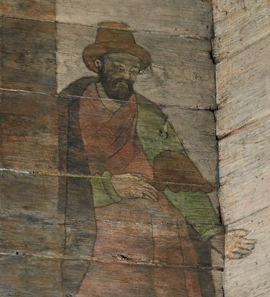 Zdjęcie nr 3: Polichromia ścienna prezbiterium
Polichromia w tej części świątyni podzielona jest na cztery strefy. W pierwszej znajduje się dekoracja ornamentalna, kolejne dwie strefy ukazują sceny z życia Marii i Jezusa, ostatnia strefa ukazuje rząd portretów męskich w strojach z epoki.  W dolnej strefie prezbiterium są umieszczone również trzy krzyże konsekracyjne, wpisane w okrągłe wieńce. Na północnej ścianie prezbiterium w scenach z cyklu maryjnego, od lewej znajdują się: Św. Anna Samotrzeć, Pokłon Trzech Króli, Chrystus Baranek Boży opatrzony banderolą z napisem: „EGO SVM PASTOR BONVS”, Ucieczka do Egiptu, scena Ukrzyżowania z postaciami fundatorów. W drugiej strefie na ścianie północnej od lewej ukazano: św. Annę z małą Marią; Ofiarowanie w świątyni z fragmentami napisu u spodu: „RV (?) NOBIS (?) NOBIS”; Zwiastowanie z napisem: „ECCE VIRGO CONCIPIET ET PARIET FILIUM EI VO”, Nawiedzenie Najświętszej Marii Panny, u spodu napis: „VIRGO MARIA (?) NAV(?) (?)AB(?)” oraz Wniebowzięcie Najświętszej Marii Panny z fragmentarycznie zachowanym napisem: „(?)VAE EST ASC(?)”. W ostatniej strefie na ścianie północnej ukazano rząd męskich portretów. Na południowej ścianie prezbiterium w dolnej strefie znajduje się dekoracja ornamentalna. Następnie w strefie drugiej od lewej strony ukazane są kolejno sceny: Najświętsza Maria Panna Niepokalanie Poczęta, Tron Łaski, Trzy Marie u grobu, Nauczanie Chrystusa, a w strefie trzeciej, również od lewej strony: Przemienienie na górze Tabor z fragmentarycznie zachowanym napisem: „(?) BV(?)O (…) RA(?) (?)AT”, następnie Modlitwa w Ogrójcu(?), Zmartwychwstanie Chrystusa. W trzeciej strefie kontynuacja porterów męskich, w tym władców w koronach na głowie i z berłami w dłoniach. Na wschodniej ścianie prezbiterium, przy ołtarzu głównym przedstawiono Ewangelistów: po stronie lewej św. Mateusza, a po prawej św. Marka. W dolnej strefie po lewej: św. Łukasz, a po prawej św. Jan.

Polichromia ścienna nawy
Polichromię wypełniają przedstawienia Męki Pańskiej: Zdjęcie z krzyża, Opłakiwanie Chrystusa, Złożenie do Grobu  oraz postacie Apostołów namalowane na zaskrzynieniach. Kilka scen zasłania ołtarz Ukrzyżowania. Na południowej ścianie nawy zachowało się tylko gigantyczne przedstawienie św. Krzysztofa na wysokość całej nawy. Ponadto w nawie znajdują się sceny, częściowo przesłonięte przez prospekt organowy i ołtarze: Wyszydzanie Chrystusa, Chrystus bity pięścią po głowie przez oprawcę, Dźwigane krzyża, Zesłanie Ducha Świętego, Przybicie do krzyża, Chrzest w Jordanie, Ostatnia Wieczerza, Modlitwa w Ogrójcu, Pojmanie.

Ściana łuku arkady tęczowej
Na ścianie tej znajduje się scena Sądu Ostatecznego. U szczytu zasiada Chrystus – Sędzia, odziany w czerwony płaszcz i unoszący rękę ku górze. Po jego bokach ukazano: Matkę Boską, św. Jana Chrzciciela, proroków, apostołów, symbole ewangelistów, a także potępione dusze. 

Stropy prezbiterium i korpusu nawowego, a także zaskrzynień (z wyjątkiem strony północnej, gdzie są ukazani Apostołowie), cokół w prezbiterium i korpusie pokrywa pasowa dekoracja ornamentalna umieszczona na czarnym tle. Ozdabia również obramowania okienne, a w prezbiterium tworzy fryz łączący ściany. 
 