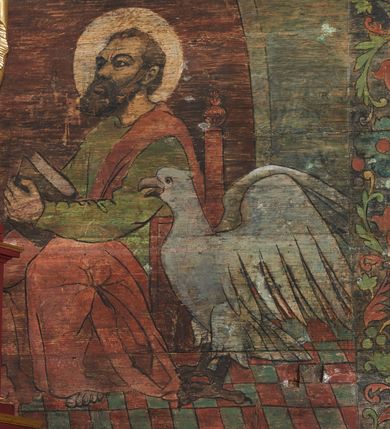 Zdjęcie nr 24: Polichromia ścienna prezbiterium
Polichromia w tej części świątyni podzielona jest na cztery strefy. W pierwszej znajduje się dekoracja ornamentalna, kolejne dwie strefy ukazują sceny z życia Marii i Jezusa, ostatnia strefa ukazuje rząd portretów męskich w strojach z epoki.  W dolnej strefie prezbiterium są umieszczone również trzy krzyże konsekracyjne, wpisane w okrągłe wieńce. Na północnej ścianie prezbiterium w scenach z cyklu maryjnego, od lewej znajdują się: Św. Anna Samotrzeć, Pokłon Trzech Króli, Chrystus Baranek Boży opatrzony banderolą z napisem: „EGO SVM PASTOR BONVS”, Ucieczka do Egiptu, scena Ukrzyżowania z postaciami fundatorów. W drugiej strefie na ścianie północnej od lewej ukazano: św. Annę z małą Marią; Ofiarowanie w świątyni z fragmentami napisu u spodu: „RV (?) NOBIS (?) NOBIS”; Zwiastowanie z napisem: „ECCE VIRGO CONCIPIET ET PARIET FILIUM EI VO”, Nawiedzenie Najświętszej Marii Panny, u spodu napis: „VIRGO MARIA (?) NAV(?) (?)AB(?)” oraz Wniebowzięcie Najświętszej Marii Panny z fragmentarycznie zachowanym napisem: „(?)VAE EST ASC(?)”. W ostatniej strefie na ścianie północnej ukazano rząd męskich portretów. Na południowej ścianie prezbiterium w dolnej strefie znajduje się dekoracja ornamentalna. Następnie w strefie drugiej od lewej strony ukazane są kolejno sceny: Najświętsza Maria Panna Niepokalanie Poczęta, Tron Łaski, Trzy Marie u grobu, Nauczanie Chrystusa, a w strefie trzeciej, również od lewej strony: Przemienienie na górze Tabor z fragmentarycznie zachowanym napisem: „(?) BV(?)O (…) RA(?) (?)AT”, następnie Modlitwa w Ogrójcu(?), Zmartwychwstanie Chrystusa. W trzeciej strefie kontynuacja porterów męskich, w tym władców w koronach na głowie i z berłami w dłoniach. Na wschodniej ścianie prezbiterium, przy ołtarzu głównym przedstawiono Ewangelistów: po stronie lewej św. Mateusza, a po prawej św. Marka. W dolnej strefie po lewej: św. Łukasz, a po prawej św. Jan.

Polichromia ścienna nawy
Polichromię wypełniają przedstawienia Męki Pańskiej: Zdjęcie z krzyża, Opłakiwanie Chrystusa, Złożenie do Grobu  oraz postacie Apostołów namalowane na zaskrzynieniach. Kilka scen zasłania ołtarz Ukrzyżowania. Na południowej ścianie nawy zachowało się tylko gigantyczne przedstawienie św. Krzysztofa na wysokość całej nawy. Ponadto w nawie znajdują się sceny, częściowo przesłonięte przez prospekt organowy i ołtarze: Wyszydzanie Chrystusa, Chrystus bity pięścią po głowie przez oprawcę, Dźwigane krzyża, Zesłanie Ducha Świętego, Przybicie do krzyża, Chrzest w Jordanie, Ostatnia Wieczerza, Modlitwa w Ogrójcu, Pojmanie.

Ściana łuku arkady tęczowej
Na ścianie tej znajduje się scena Sądu Ostatecznego. U szczytu zasiada Chrystus – Sędzia, odziany w czerwony płaszcz i unoszący rękę ku górze. Po jego bokach ukazano: Matkę Boską, św. Jana Chrzciciela, proroków, apostołów, symbole ewangelistów, a także potępione dusze. 

Stropy prezbiterium i korpusu nawowego, a także zaskrzynień (z wyjątkiem strony północnej, gdzie są ukazani Apostołowie), cokół w prezbiterium i korpusie pokrywa pasowa dekoracja ornamentalna umieszczona na czarnym tle. Ozdabia również obramowania okienne, a w prezbiterium tworzy fryz łączący ściany. 
 