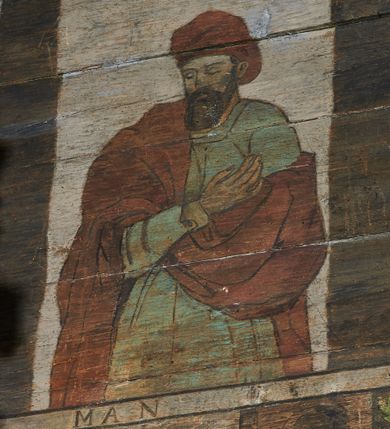 Zdjęcie nr 33: Polichromia ścienna prezbiterium
Polichromia w tej części świątyni podzielona jest na cztery strefy. W pierwszej znajduje się dekoracja ornamentalna, kolejne dwie strefy ukazują sceny z życia Marii i Jezusa, ostatnia strefa ukazuje rząd portretów męskich w strojach z epoki.  W dolnej strefie prezbiterium są umieszczone również trzy krzyże konsekracyjne, wpisane w okrągłe wieńce. Na północnej ścianie prezbiterium w scenach z cyklu maryjnego, od lewej znajdują się: Św. Anna Samotrzeć, Pokłon Trzech Króli, Chrystus Baranek Boży opatrzony banderolą z napisem: „EGO SVM PASTOR BONVS”, Ucieczka do Egiptu, scena Ukrzyżowania z postaciami fundatorów. W drugiej strefie na ścianie północnej od lewej ukazano: św. Annę z małą Marią; Ofiarowanie w świątyni z fragmentami napisu u spodu: „RV (?) NOBIS (?) NOBIS”; Zwiastowanie z napisem: „ECCE VIRGO CONCIPIET ET PARIET FILIUM EI VO”, Nawiedzenie Najświętszej Marii Panny, u spodu napis: „VIRGO MARIA (?) NAV(?) (?)AB(?)” oraz Wniebowzięcie Najświętszej Marii Panny z fragmentarycznie zachowanym napisem: „(?)VAE EST ASC(?)”. W ostatniej strefie na ścianie północnej ukazano rząd męskich portretów. Na południowej ścianie prezbiterium w dolnej strefie znajduje się dekoracja ornamentalna. Następnie w strefie drugiej od lewej strony ukazane są kolejno sceny: Najświętsza Maria Panna Niepokalanie Poczęta, Tron Łaski, Trzy Marie u grobu, Nauczanie Chrystusa, a w strefie trzeciej, również od lewej strony: Przemienienie na górze Tabor z fragmentarycznie zachowanym napisem: „(?) BV(?)O (…) RA(?) (?)AT”, następnie Modlitwa w Ogrójcu(?), Zmartwychwstanie Chrystusa. W trzeciej strefie kontynuacja porterów męskich, w tym władców w koronach na głowie i z berłami w dłoniach. Na wschodniej ścianie prezbiterium, przy ołtarzu głównym przedstawiono Ewangelistów: po stronie lewej św. Mateusza, a po prawej św. Marka. W dolnej strefie po lewej: św. Łukasz, a po prawej św. Jan.

Polichromia ścienna nawy
Polichromię wypełniają przedstawienia Męki Pańskiej: Zdjęcie z krzyża, Opłakiwanie Chrystusa, Złożenie do Grobu  oraz postacie Apostołów namalowane na zaskrzynieniach. Kilka scen zasłania ołtarz Ukrzyżowania. Na południowej ścianie nawy zachowało się tylko gigantyczne przedstawienie św. Krzysztofa na wysokość całej nawy. Ponadto w nawie znajdują się sceny, częściowo przesłonięte przez prospekt organowy i ołtarze: Wyszydzanie Chrystusa, Chrystus bity pięścią po głowie przez oprawcę, Dźwigane krzyża, Zesłanie Ducha Świętego, Przybicie do krzyża, Chrzest w Jordanie, Ostatnia Wieczerza, Modlitwa w Ogrójcu, Pojmanie.

Ściana łuku arkady tęczowej
Na ścianie tej znajduje się scena Sądu Ostatecznego. U szczytu zasiada Chrystus – Sędzia, odziany w czerwony płaszcz i unoszący rękę ku górze. Po jego bokach ukazano: Matkę Boską, św. Jana Chrzciciela, proroków, apostołów, symbole ewangelistów, a także potępione dusze. 

Stropy prezbiterium i korpusu nawowego, a także zaskrzynień (z wyjątkiem strony północnej, gdzie są ukazani Apostołowie), cokół w prezbiterium i korpusie pokrywa pasowa dekoracja ornamentalna umieszczona na czarnym tle. Ozdabia również obramowania okienne, a w prezbiterium tworzy fryz łączący ściany. 
 