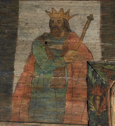 Zdjęcie nr 35: Polichromia ścienna prezbiterium
Polichromia w tej części świątyni podzielona jest na cztery strefy. W pierwszej znajduje się dekoracja ornamentalna, kolejne dwie strefy ukazują sceny z życia Marii i Jezusa, ostatnia strefa ukazuje rząd portretów męskich w strojach z epoki.  W dolnej strefie prezbiterium są umieszczone również trzy krzyże konsekracyjne, wpisane w okrągłe wieńce. Na północnej ścianie prezbiterium w scenach z cyklu maryjnego, od lewej znajdują się: Św. Anna Samotrzeć, Pokłon Trzech Króli, Chrystus Baranek Boży opatrzony banderolą z napisem: „EGO SVM PASTOR BONVS”, Ucieczka do Egiptu, scena Ukrzyżowania z postaciami fundatorów. W drugiej strefie na ścianie północnej od lewej ukazano: św. Annę z małą Marią; Ofiarowanie w świątyni z fragmentami napisu u spodu: „RV (?) NOBIS (?) NOBIS”; Zwiastowanie z napisem: „ECCE VIRGO CONCIPIET ET PARIET FILIUM EI VO”, Nawiedzenie Najświętszej Marii Panny, u spodu napis: „VIRGO MARIA (?) NAV(?) (?)AB(?)” oraz Wniebowzięcie Najświętszej Marii Panny z fragmentarycznie zachowanym napisem: „(?)VAE EST ASC(?)”. W ostatniej strefie na ścianie północnej ukazano rząd męskich portretów. Na południowej ścianie prezbiterium w dolnej strefie znajduje się dekoracja ornamentalna. Następnie w strefie drugiej od lewej strony ukazane są kolejno sceny: Najświętsza Maria Panna Niepokalanie Poczęta, Tron Łaski, Trzy Marie u grobu, Nauczanie Chrystusa, a w strefie trzeciej, również od lewej strony: Przemienienie na górze Tabor z fragmentarycznie zachowanym napisem: „(?) BV(?)O (…) RA(?) (?)AT”, następnie Modlitwa w Ogrójcu(?), Zmartwychwstanie Chrystusa. W trzeciej strefie kontynuacja porterów męskich, w tym władców w koronach na głowie i z berłami w dłoniach. Na wschodniej ścianie prezbiterium, przy ołtarzu głównym przedstawiono Ewangelistów: po stronie lewej św. Mateusza, a po prawej św. Marka. W dolnej strefie po lewej: św. Łukasz, a po prawej św. Jan.

Polichromia ścienna nawy
Polichromię wypełniają przedstawienia Męki Pańskiej: Zdjęcie z krzyża, Opłakiwanie Chrystusa, Złożenie do Grobu  oraz postacie Apostołów namalowane na zaskrzynieniach. Kilka scen zasłania ołtarz Ukrzyżowania. Na południowej ścianie nawy zachowało się tylko gigantyczne przedstawienie św. Krzysztofa na wysokość całej nawy. Ponadto w nawie znajdują się sceny, częściowo przesłonięte przez prospekt organowy i ołtarze: Wyszydzanie Chrystusa, Chrystus bity pięścią po głowie przez oprawcę, Dźwigane krzyża, Zesłanie Ducha Świętego, Przybicie do krzyża, Chrzest w Jordanie, Ostatnia Wieczerza, Modlitwa w Ogrójcu, Pojmanie.

Ściana łuku arkady tęczowej
Na ścianie tej znajduje się scena Sądu Ostatecznego. U szczytu zasiada Chrystus – Sędzia, odziany w czerwony płaszcz i unoszący rękę ku górze. Po jego bokach ukazano: Matkę Boską, św. Jana Chrzciciela, proroków, apostołów, symbole ewangelistów, a także potępione dusze. 

Stropy prezbiterium i korpusu nawowego, a także zaskrzynień (z wyjątkiem strony północnej, gdzie są ukazani Apostołowie), cokół w prezbiterium i korpusie pokrywa pasowa dekoracja ornamentalna umieszczona na czarnym tle. Ozdabia również obramowania okienne, a w prezbiterium tworzy fryz łączący ściany. 
 