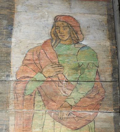 Zdjęcie nr 40: Polichromia ścienna prezbiterium
Polichromia w tej części świątyni podzielona jest na cztery strefy. W pierwszej znajduje się dekoracja ornamentalna, kolejne dwie strefy ukazują sceny z życia Marii i Jezusa, ostatnia strefa ukazuje rząd portretów męskich w strojach z epoki.  W dolnej strefie prezbiterium są umieszczone również trzy krzyże konsekracyjne, wpisane w okrągłe wieńce. Na północnej ścianie prezbiterium w scenach z cyklu maryjnego, od lewej znajdują się: Św. Anna Samotrzeć, Pokłon Trzech Króli, Chrystus Baranek Boży opatrzony banderolą z napisem: „EGO SVM PASTOR BONVS”, Ucieczka do Egiptu, scena Ukrzyżowania z postaciami fundatorów. W drugiej strefie na ścianie północnej od lewej ukazano: św. Annę z małą Marią; Ofiarowanie w świątyni z fragmentami napisu u spodu: „RV (?) NOBIS (?) NOBIS”; Zwiastowanie z napisem: „ECCE VIRGO CONCIPIET ET PARIET FILIUM EI VO”, Nawiedzenie Najświętszej Marii Panny, u spodu napis: „VIRGO MARIA (?) NAV(?) (?)AB(?)” oraz Wniebowzięcie Najświętszej Marii Panny z fragmentarycznie zachowanym napisem: „(?)VAE EST ASC(?)”. W ostatniej strefie na ścianie północnej ukazano rząd męskich portretów. Na południowej ścianie prezbiterium w dolnej strefie znajduje się dekoracja ornamentalna. Następnie w strefie drugiej od lewej strony ukazane są kolejno sceny: Najświętsza Maria Panna Niepokalanie Poczęta, Tron Łaski, Trzy Marie u grobu, Nauczanie Chrystusa, a w strefie trzeciej, również od lewej strony: Przemienienie na górze Tabor z fragmentarycznie zachowanym napisem: „(?) BV(?)O (…) RA(?) (?)AT”, następnie Modlitwa w Ogrójcu(?), Zmartwychwstanie Chrystusa. W trzeciej strefie kontynuacja porterów męskich, w tym władców w koronach na głowie i z berłami w dłoniach. Na wschodniej ścianie prezbiterium, przy ołtarzu głównym przedstawiono Ewangelistów: po stronie lewej św. Mateusza, a po prawej św. Marka. W dolnej strefie po lewej: św. Łukasz, a po prawej św. Jan.

Polichromia ścienna nawy
Polichromię wypełniają przedstawienia Męki Pańskiej: Zdjęcie z krzyża, Opłakiwanie Chrystusa, Złożenie do Grobu  oraz postacie Apostołów namalowane na zaskrzynieniach. Kilka scen zasłania ołtarz Ukrzyżowania. Na południowej ścianie nawy zachowało się tylko gigantyczne przedstawienie św. Krzysztofa na wysokość całej nawy. Ponadto w nawie znajdują się sceny, częściowo przesłonięte przez prospekt organowy i ołtarze: Wyszydzanie Chrystusa, Chrystus bity pięścią po głowie przez oprawcę, Dźwigane krzyża, Zesłanie Ducha Świętego, Przybicie do krzyża, Chrzest w Jordanie, Ostatnia Wieczerza, Modlitwa w Ogrójcu, Pojmanie.

Ściana łuku arkady tęczowej
Na ścianie tej znajduje się scena Sądu Ostatecznego. U szczytu zasiada Chrystus – Sędzia, odziany w czerwony płaszcz i unoszący rękę ku górze. Po jego bokach ukazano: Matkę Boską, św. Jana Chrzciciela, proroków, apostołów, symbole ewangelistów, a także potępione dusze. 

Stropy prezbiterium i korpusu nawowego, a także zaskrzynień (z wyjątkiem strony północnej, gdzie są ukazani Apostołowie), cokół w prezbiterium i korpusie pokrywa pasowa dekoracja ornamentalna umieszczona na czarnym tle. Ozdabia również obramowania okienne, a w prezbiterium tworzy fryz łączący ściany. 
 