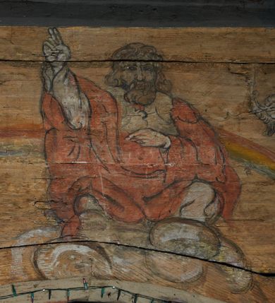 Zdjęcie nr 49: Polichromia ścienna prezbiterium
Polichromia w tej części świątyni podzielona jest na cztery strefy. W pierwszej znajduje się dekoracja ornamentalna, kolejne dwie strefy ukazują sceny z życia Marii i Jezusa, ostatnia strefa ukazuje rząd portretów męskich w strojach z epoki.  W dolnej strefie prezbiterium są umieszczone również trzy krzyże konsekracyjne, wpisane w okrągłe wieńce. Na północnej ścianie prezbiterium w scenach z cyklu maryjnego, od lewej znajdują się: Św. Anna Samotrzeć, Pokłon Trzech Króli, Chrystus Baranek Boży opatrzony banderolą z napisem: „EGO SVM PASTOR BONVS”, Ucieczka do Egiptu, scena Ukrzyżowania z postaciami fundatorów. W drugiej strefie na ścianie północnej od lewej ukazano: św. Annę z małą Marią; Ofiarowanie w świątyni z fragmentami napisu u spodu: „RV (?) NOBIS (?) NOBIS”; Zwiastowanie z napisem: „ECCE VIRGO CONCIPIET ET PARIET FILIUM EI VO”, Nawiedzenie Najświętszej Marii Panny, u spodu napis: „VIRGO MARIA (?) NAV(?) (?)AB(?)” oraz Wniebowzięcie Najświętszej Marii Panny z fragmentarycznie zachowanym napisem: „(?)VAE EST ASC(?)”. W ostatniej strefie na ścianie północnej ukazano rząd męskich portretów. Na południowej ścianie prezbiterium w dolnej strefie znajduje się dekoracja ornamentalna. Następnie w strefie drugiej od lewej strony ukazane są kolejno sceny: Najświętsza Maria Panna Niepokalanie Poczęta, Tron Łaski, Trzy Marie u grobu, Nauczanie Chrystusa, a w strefie trzeciej, również od lewej strony: Przemienienie na górze Tabor z fragmentarycznie zachowanym napisem: „(?) BV(?)O (…) RA(?) (?)AT”, następnie Modlitwa w Ogrójcu(?), Zmartwychwstanie Chrystusa. W trzeciej strefie kontynuacja porterów męskich, w tym władców w koronach na głowie i z berłami w dłoniach. Na wschodniej ścianie prezbiterium, przy ołtarzu głównym przedstawiono Ewangelistów: po stronie lewej św. Mateusza, a po prawej św. Marka. W dolnej strefie po lewej: św. Łukasz, a po prawej św. Jan.

Polichromia ścienna nawy
Polichromię wypełniają przedstawienia Męki Pańskiej: Zdjęcie z krzyża, Opłakiwanie Chrystusa, Złożenie do Grobu  oraz postacie Apostołów namalowane na zaskrzynieniach. Kilka scen zasłania ołtarz Ukrzyżowania. Na południowej ścianie nawy zachowało się tylko gigantyczne przedstawienie św. Krzysztofa na wysokość całej nawy. Ponadto w nawie znajdują się sceny, częściowo przesłonięte przez prospekt organowy i ołtarze: Wyszydzanie Chrystusa, Chrystus bity pięścią po głowie przez oprawcę, Dźwigane krzyża, Zesłanie Ducha Świętego, Przybicie do krzyża, Chrzest w Jordanie, Ostatnia Wieczerza, Modlitwa w Ogrójcu, Pojmanie.

Ściana łuku arkady tęczowej
Na ścianie tej znajduje się scena Sądu Ostatecznego. U szczytu zasiada Chrystus – Sędzia, odziany w czerwony płaszcz i unoszący rękę ku górze. Po jego bokach ukazano: Matkę Boską, św. Jana Chrzciciela, proroków, apostołów, symbole ewangelistów, a także potępione dusze. 

Stropy prezbiterium i korpusu nawowego, a także zaskrzynień (z wyjątkiem strony północnej, gdzie są ukazani Apostołowie), cokół w prezbiterium i korpusie pokrywa pasowa dekoracja ornamentalna umieszczona na czarnym tle. Ozdabia również obramowania okienne, a w prezbiterium tworzy fryz łączący ściany. 
 