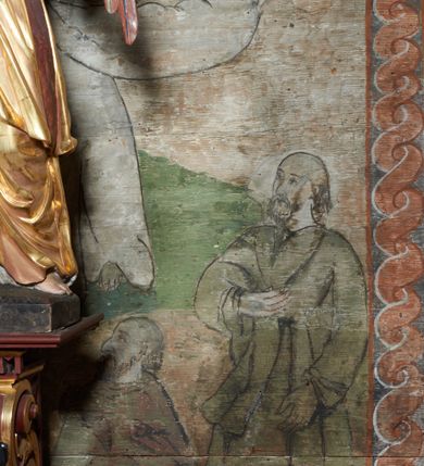 Zdjęcie nr 65: Polichromia ścienna prezbiterium
Polichromia w tej części świątyni podzielona jest na cztery strefy. W pierwszej znajduje się dekoracja ornamentalna, kolejne dwie strefy ukazują sceny z życia Marii i Jezusa, ostatnia strefa ukazuje rząd portretów męskich w strojach z epoki.  W dolnej strefie prezbiterium są umieszczone również trzy krzyże konsekracyjne, wpisane w okrągłe wieńce. Na północnej ścianie prezbiterium w scenach z cyklu maryjnego, od lewej znajdują się: Św. Anna Samotrzeć, Pokłon Trzech Króli, Chrystus Baranek Boży opatrzony banderolą z napisem: „EGO SVM PASTOR BONVS”, Ucieczka do Egiptu, scena Ukrzyżowania z postaciami fundatorów. W drugiej strefie na ścianie północnej od lewej ukazano: św. Annę z małą Marią; Ofiarowanie w świątyni z fragmentami napisu u spodu: „RV (?) NOBIS (?) NOBIS”; Zwiastowanie z napisem: „ECCE VIRGO CONCIPIET ET PARIET FILIUM EI VO”, Nawiedzenie Najświętszej Marii Panny, u spodu napis: „VIRGO MARIA (?) NAV(?) (?)AB(?)” oraz Wniebowzięcie Najświętszej Marii Panny z fragmentarycznie zachowanym napisem: „(?)VAE EST ASC(?)”. W ostatniej strefie na ścianie północnej ukazano rząd męskich portretów. Na południowej ścianie prezbiterium w dolnej strefie znajduje się dekoracja ornamentalna. Następnie w strefie drugiej od lewej strony ukazane są kolejno sceny: Najświętsza Maria Panna Niepokalanie Poczęta, Tron Łaski, Trzy Marie u grobu, Nauczanie Chrystusa, a w strefie trzeciej, również od lewej strony: Przemienienie na górze Tabor z fragmentarycznie zachowanym napisem: „(?) BV(?)O (…) RA(?) (?)AT”, następnie Modlitwa w Ogrójcu(?), Zmartwychwstanie Chrystusa. W trzeciej strefie kontynuacja porterów męskich, w tym władców w koronach na głowie i z berłami w dłoniach. Na wschodniej ścianie prezbiterium, przy ołtarzu głównym przedstawiono Ewangelistów: po stronie lewej św. Mateusza, a po prawej św. Marka. W dolnej strefie po lewej: św. Łukasz, a po prawej św. Jan.

Polichromia ścienna nawy
Polichromię wypełniają przedstawienia Męki Pańskiej: Zdjęcie z krzyża, Opłakiwanie Chrystusa, Złożenie do Grobu  oraz postacie Apostołów namalowane na zaskrzynieniach. Kilka scen zasłania ołtarz Ukrzyżowania. Na południowej ścianie nawy zachowało się tylko gigantyczne przedstawienie św. Krzysztofa na wysokość całej nawy. Ponadto w nawie znajdują się sceny, częściowo przesłonięte przez prospekt organowy i ołtarze: Wyszydzanie Chrystusa, Chrystus bity pięścią po głowie przez oprawcę, Dźwigane krzyża, Zesłanie Ducha Świętego, Przybicie do krzyża, Chrzest w Jordanie, Ostatnia Wieczerza, Modlitwa w Ogrójcu, Pojmanie.

Ściana łuku arkady tęczowej
Na ścianie tej znajduje się scena Sądu Ostatecznego. U szczytu zasiada Chrystus – Sędzia, odziany w czerwony płaszcz i unoszący rękę ku górze. Po jego bokach ukazano: Matkę Boską, św. Jana Chrzciciela, proroków, apostołów, symbole ewangelistów, a także potępione dusze. 

Stropy prezbiterium i korpusu nawowego, a także zaskrzynień (z wyjątkiem strony północnej, gdzie są ukazani Apostołowie), cokół w prezbiterium i korpusie pokrywa pasowa dekoracja ornamentalna umieszczona na czarnym tle. Ozdabia również obramowania okienne, a w prezbiterium tworzy fryz łączący ściany. 
 