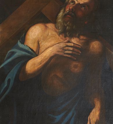 Zdjęcie nr 3: Ołtarz jednokondygnacyjny, jednoosiowy ze zwieńczeniem, ustawiony na mensie. Mensa drewniana, prostopadłościenna, z przodu malowana na czerwono płycina z krzyżem oraz dwiema skrzyżowanymi gałązkami palm w polu. Cokół nastawy flankowany przez dwie rzeźby aniołów; pośrodku obraz „Ścięcie św. Jana Chrzciciela” w owalu. Kondygnacja złożona z obrazu z przedstawieniem św. Andrzeja w kształcie stojącego prostokąta otoczonego przez bujne wici liści akantu. Nad obrazem herb Szreniawa z syglami w polu tarczy A(NDRZEJ) S(TRZAŁKOWSKI) P(ROBOSZCZ) R(ACŁAWICKI). Tarcza zwieńczona otwartą koroną, nad którą umieszczono skrzydlatą główkę aniołka skierowaną na wprost. W zwieńczeniu ołtarza owalny obraz „Święty Antoni Padewski” w ramie z bujnego akantu. U szczytu oraz po bokach zwieńczenia trzy rzeźby aniołów. Struktura polichromowana w kolorze jasnego beżu; detale, ornamentyka i profilowania złocone.
